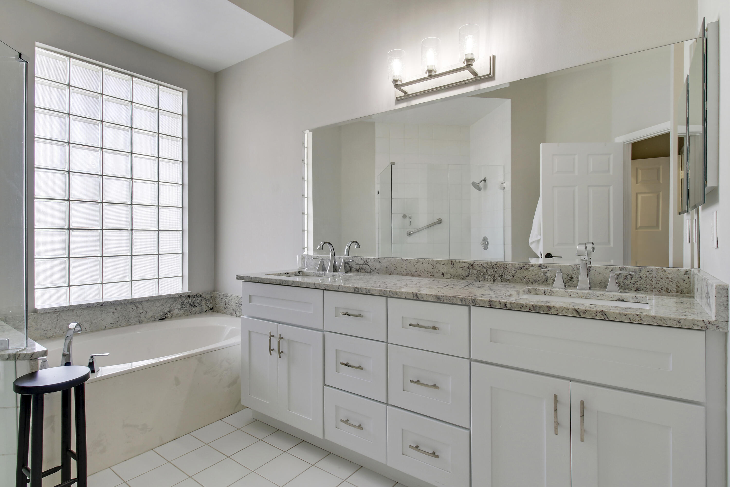 10199 Lexington Circle N