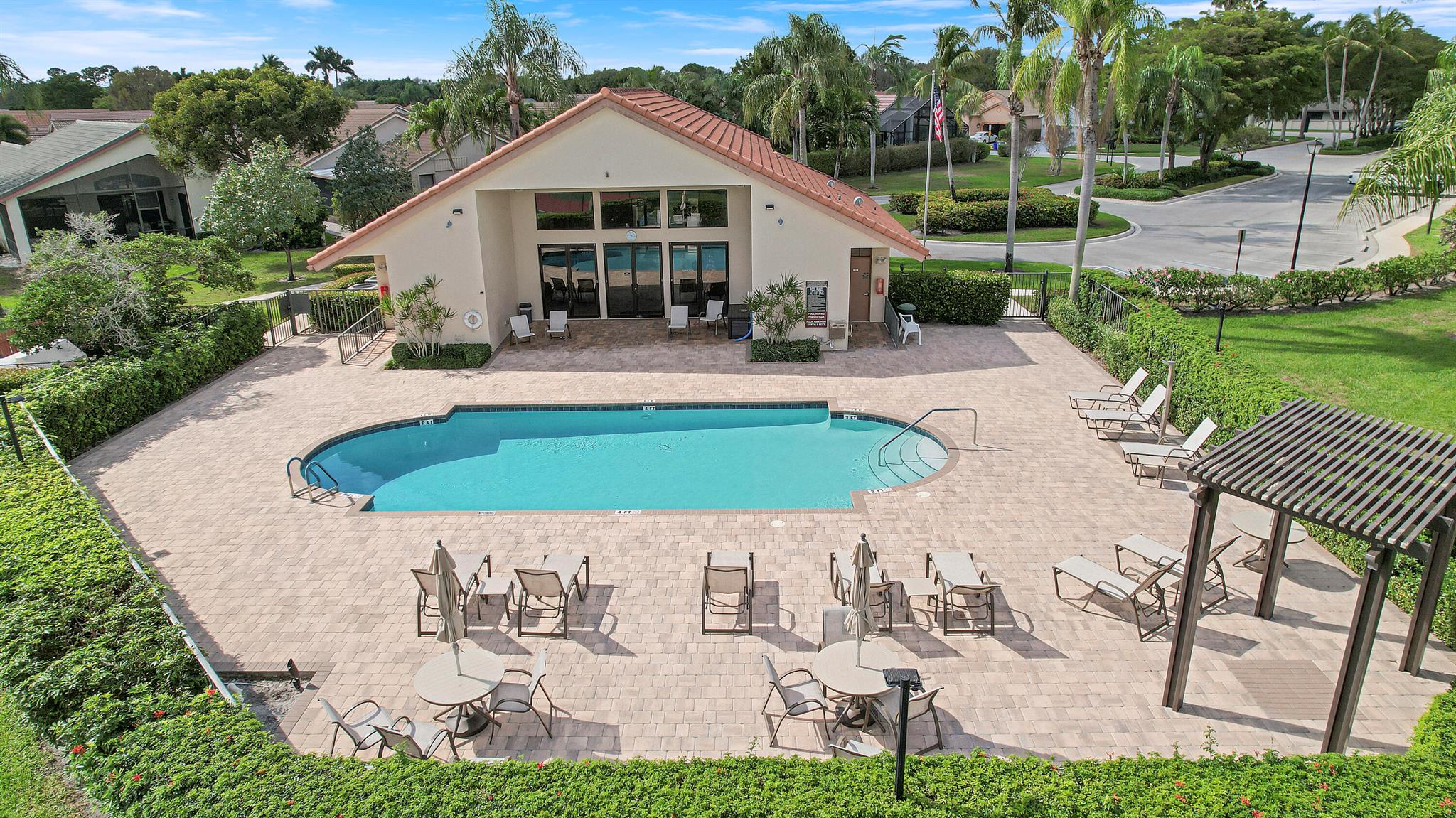 10199 Lexington Circle N