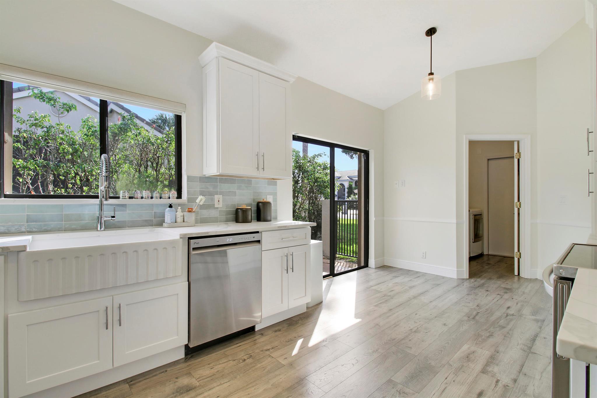 10199 Lexington Circle N