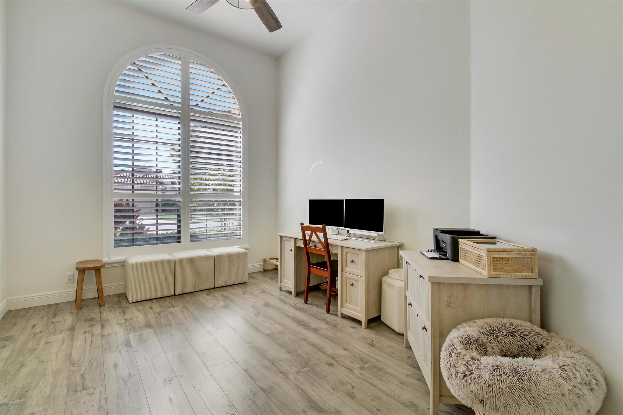 10199 Lexington Circle N