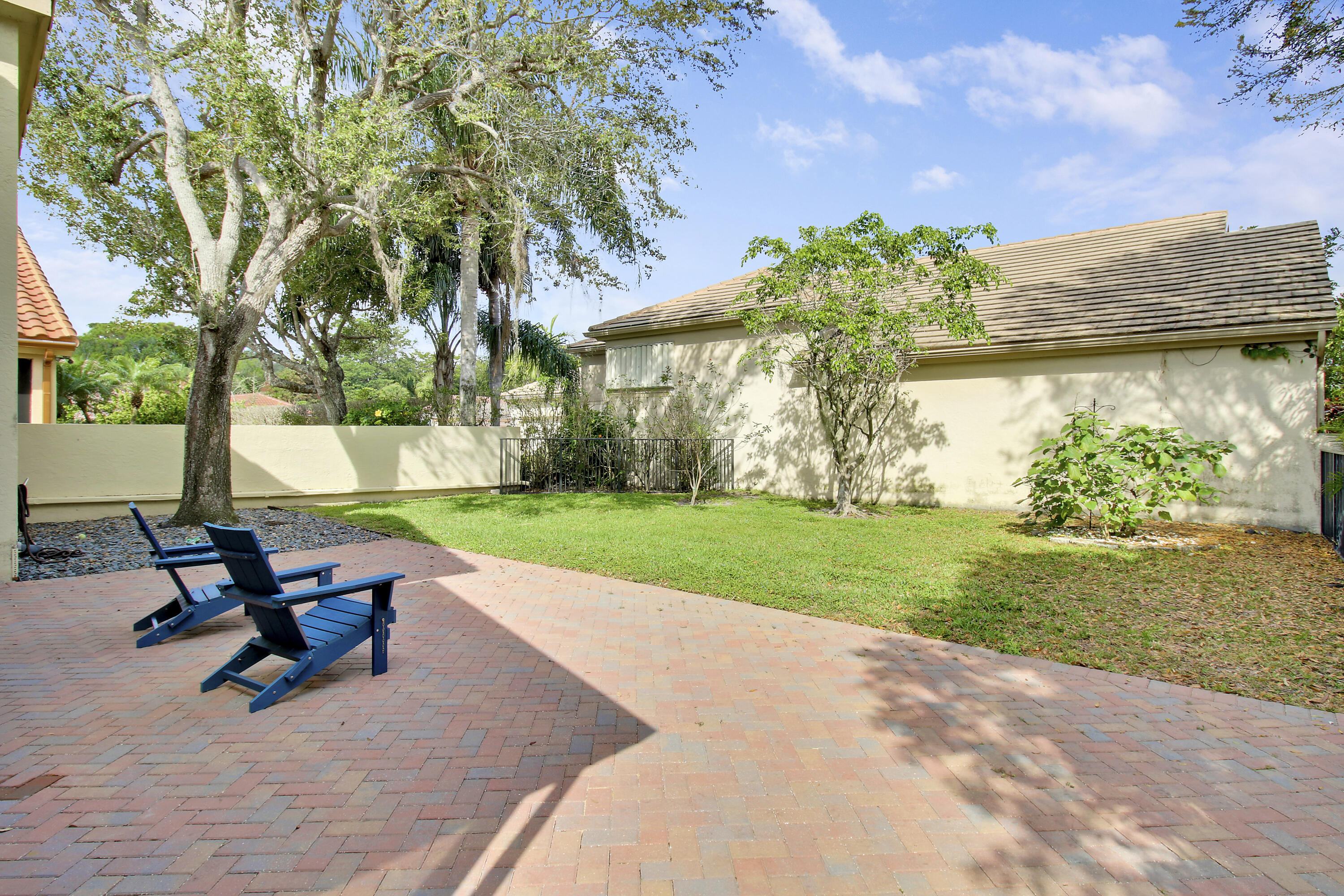 10199 Lexington Circle N