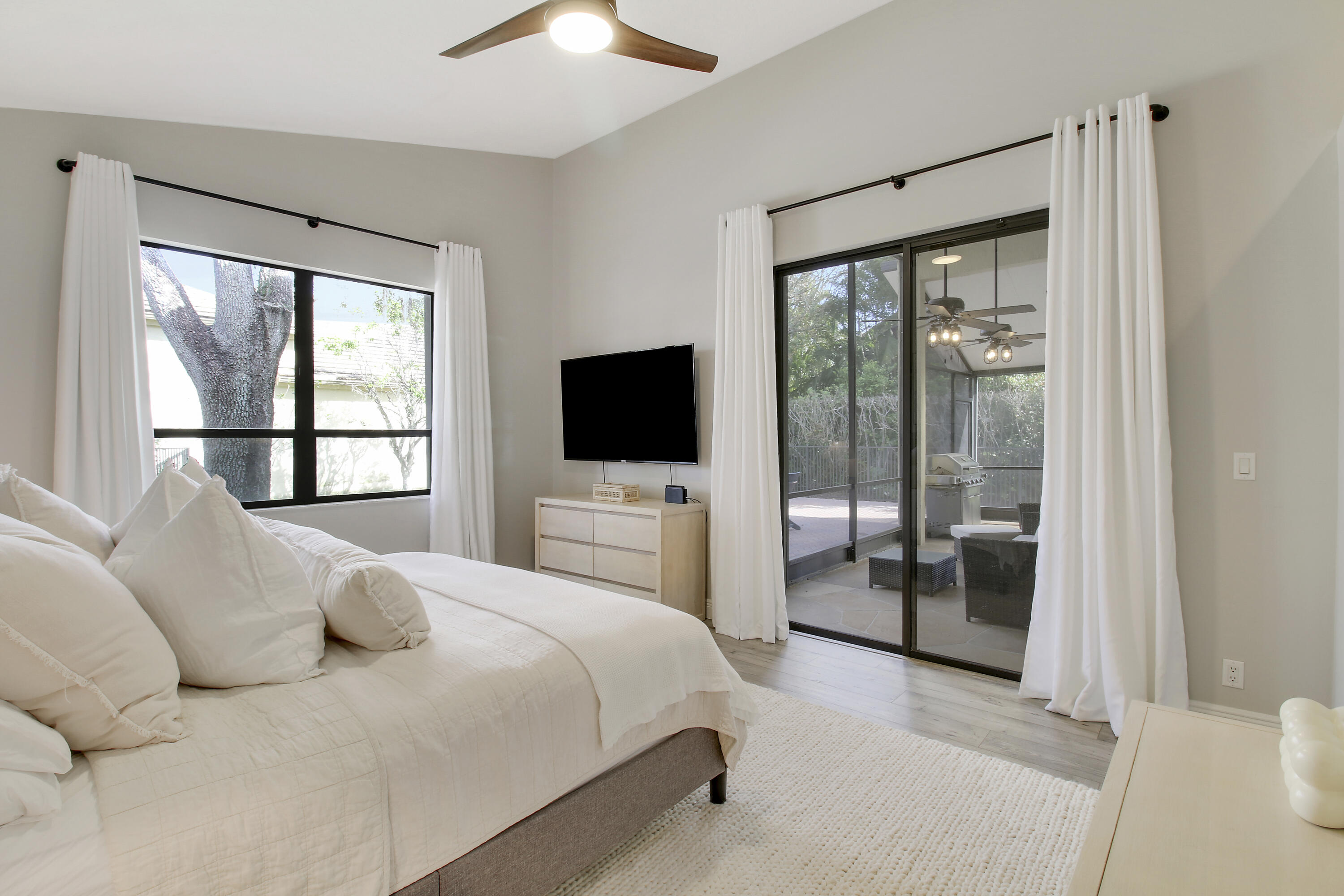 10199 Lexington Circle N