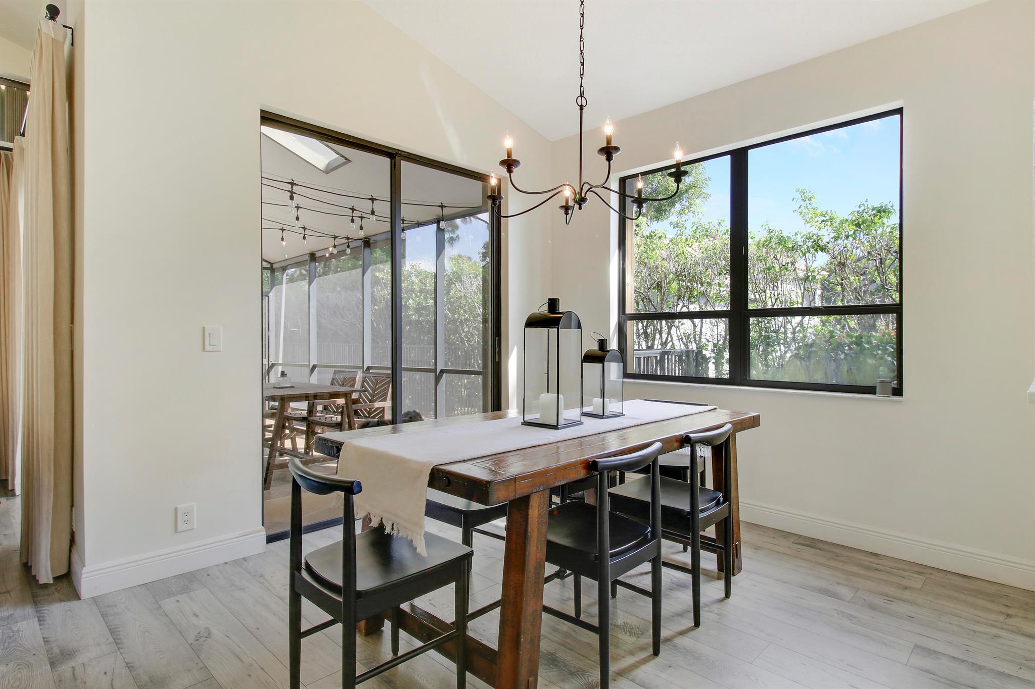 10199 Lexington Circle N