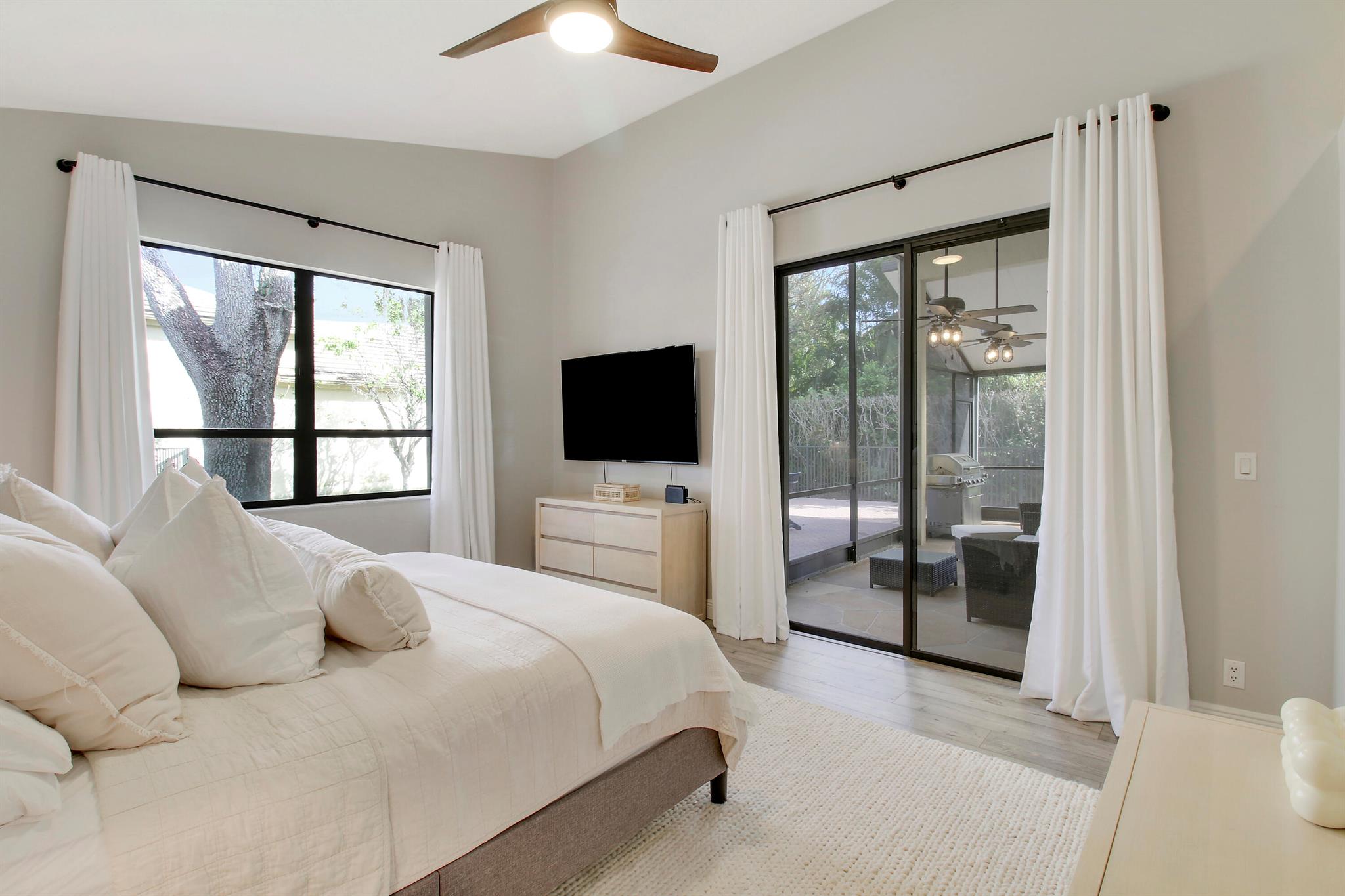 10199 Lexington Circle N