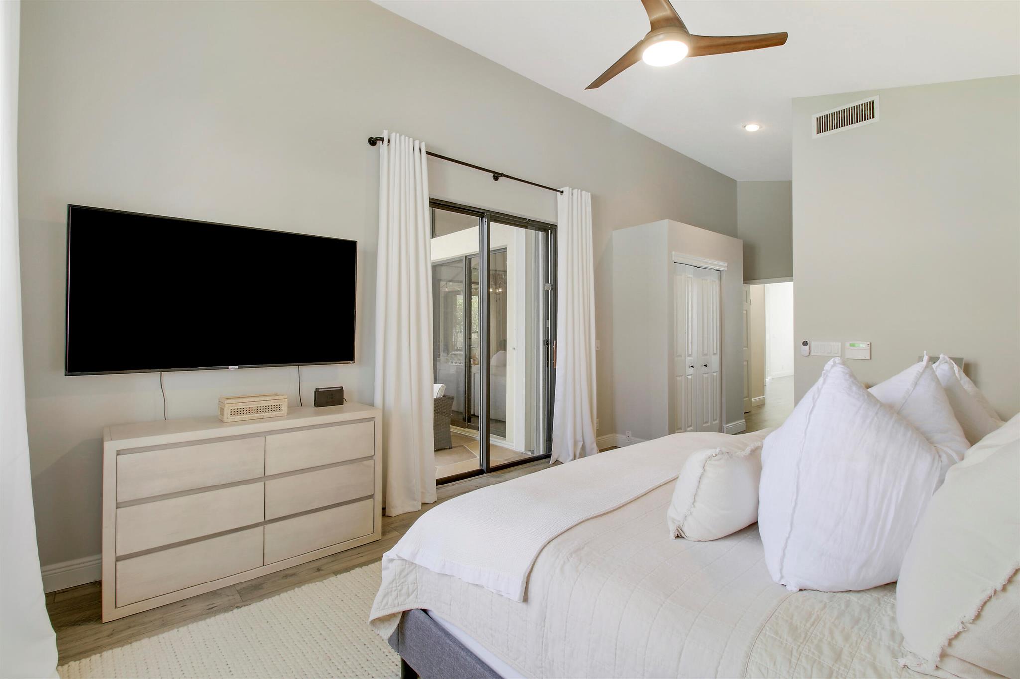 10199 Lexington Circle N