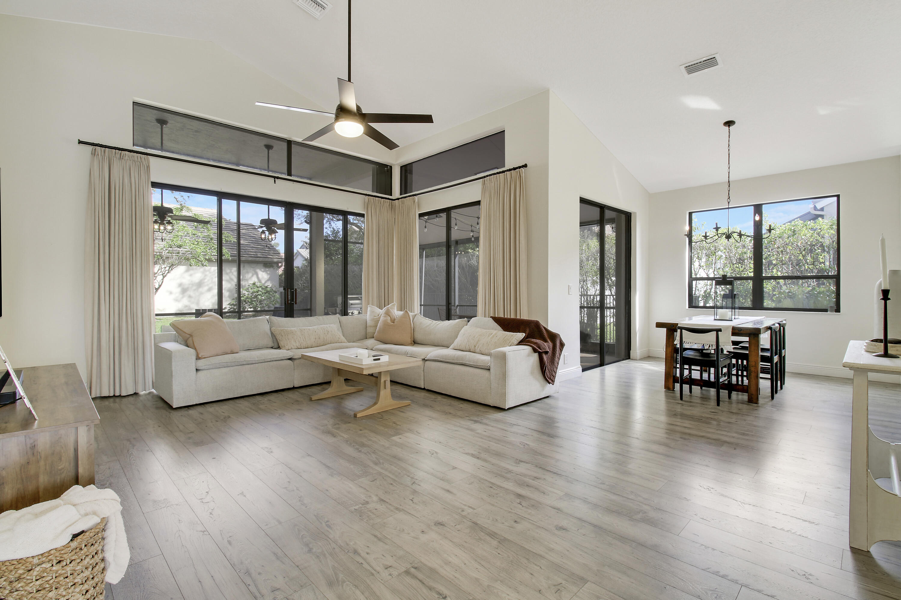 10199 Lexington Circle N