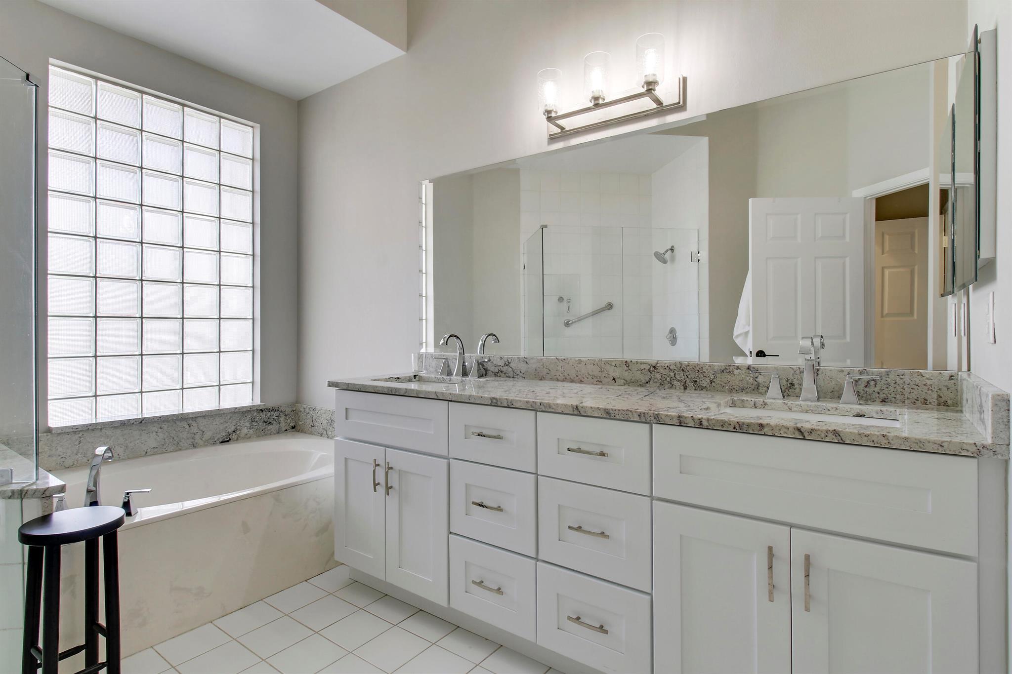 10199 Lexington Circle N