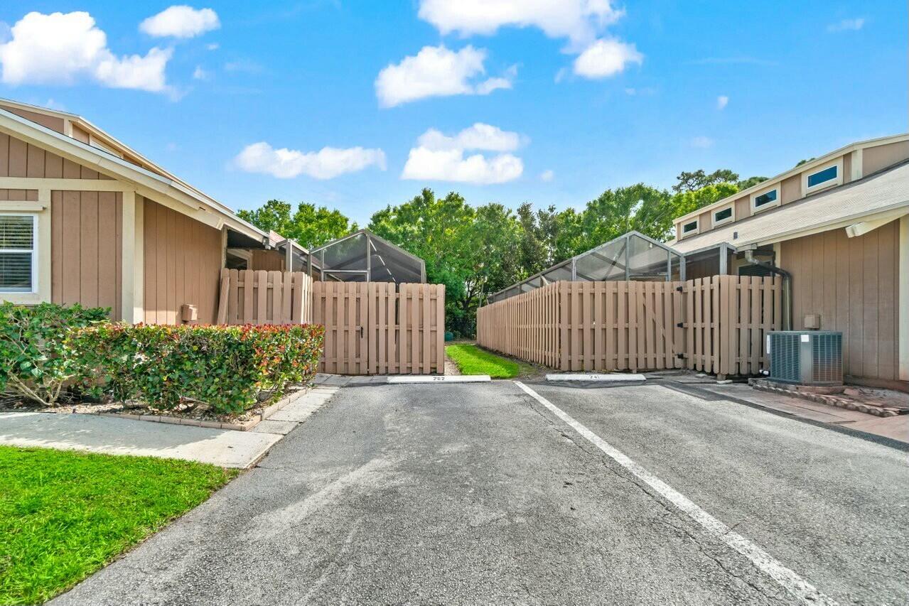262 Maplecrest Circle