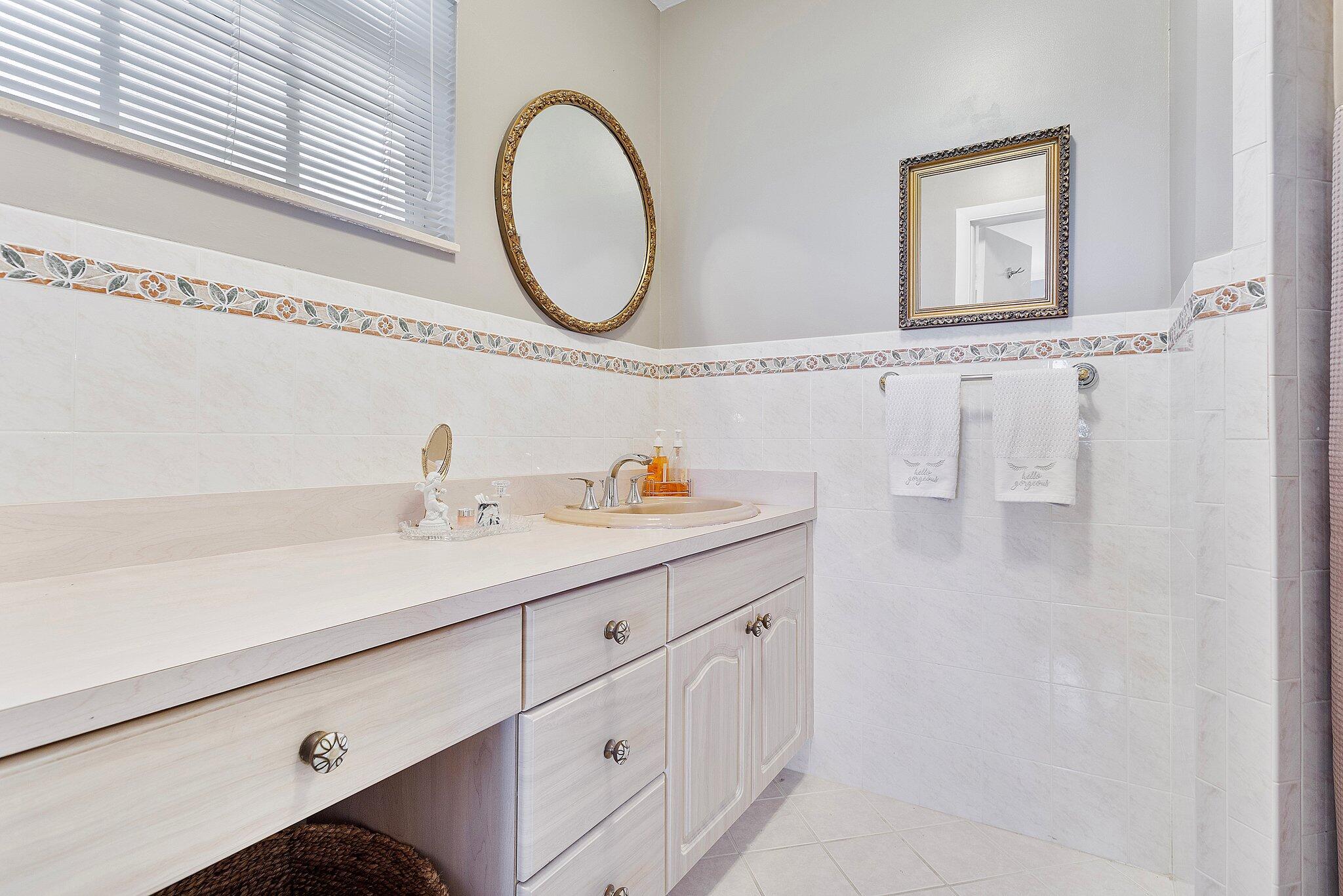 1102 N Golfview Road