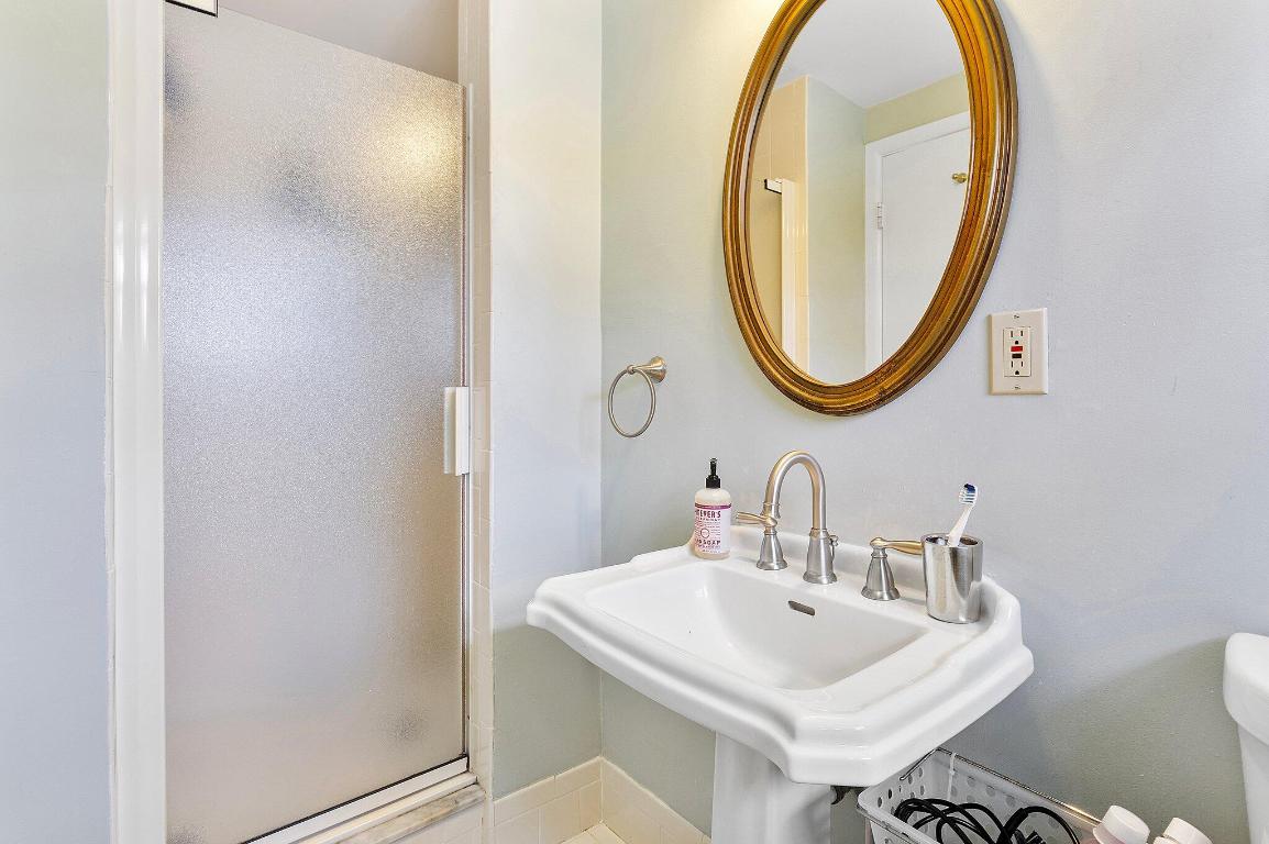 1102 N Golfview Road