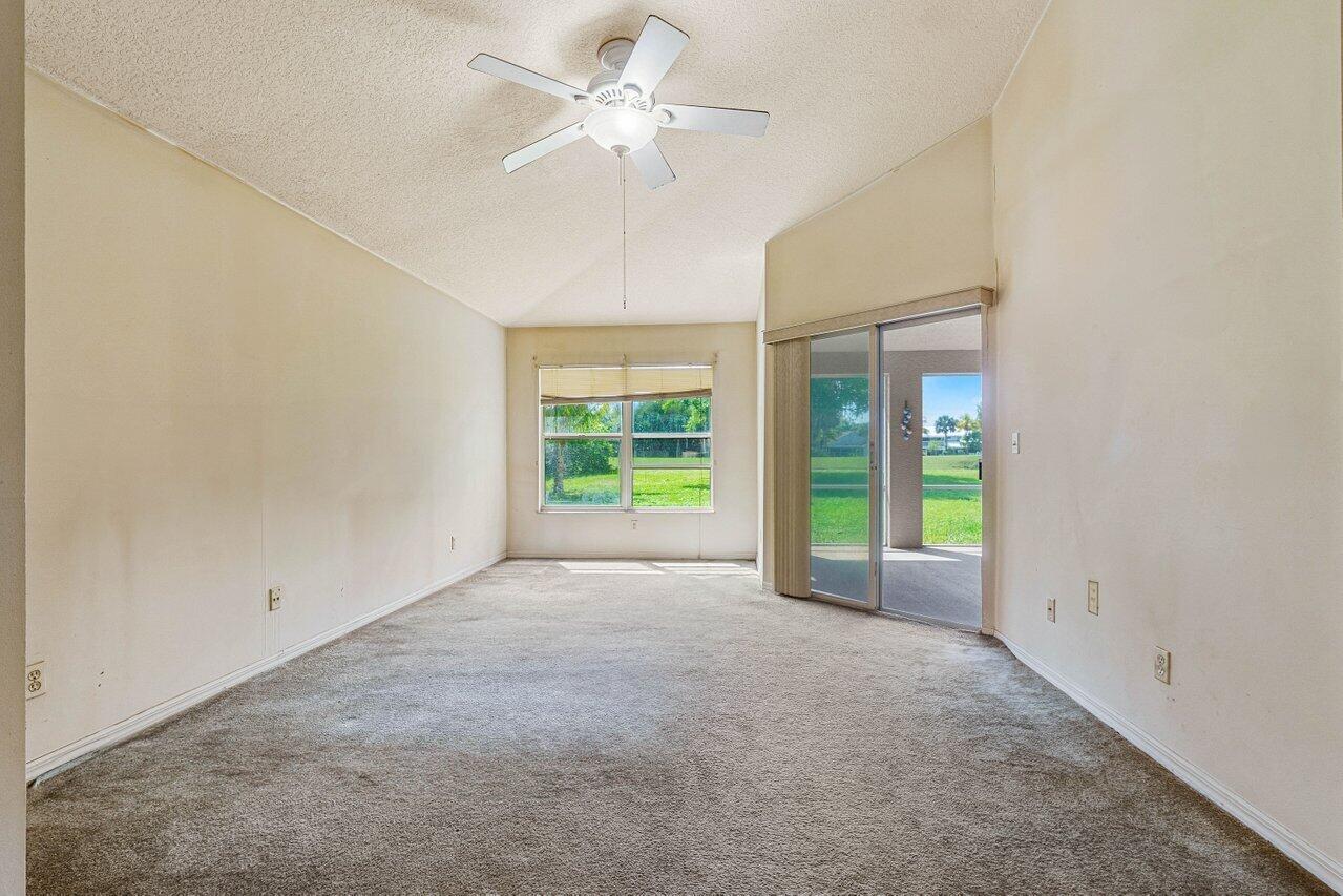 1752 SW Lexington Drive