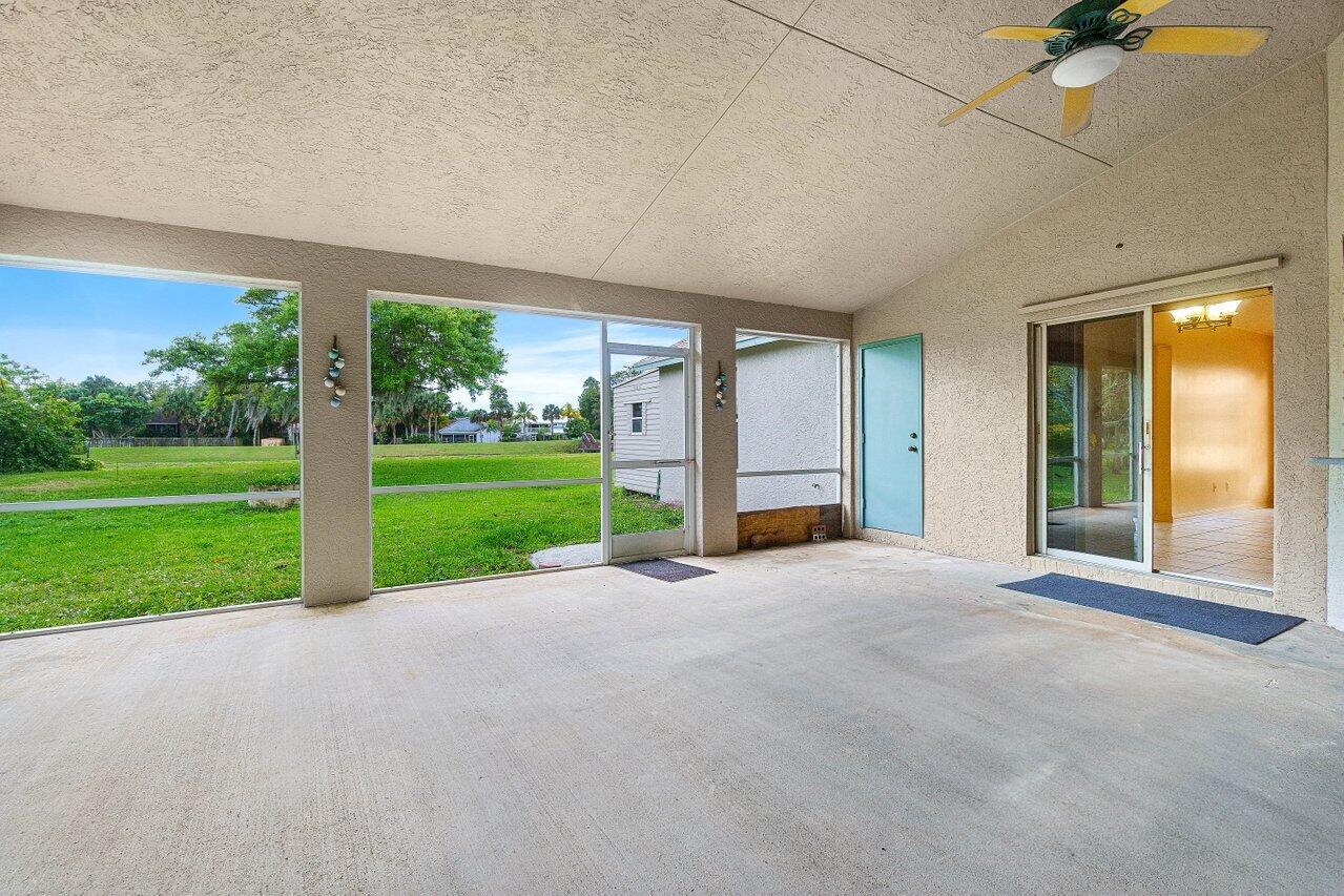 1752 SW Lexington Drive