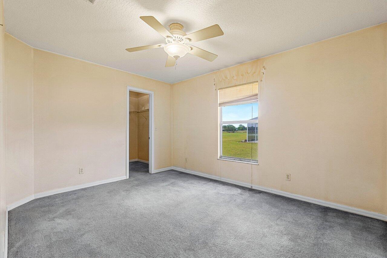 1752 SW Lexington Drive