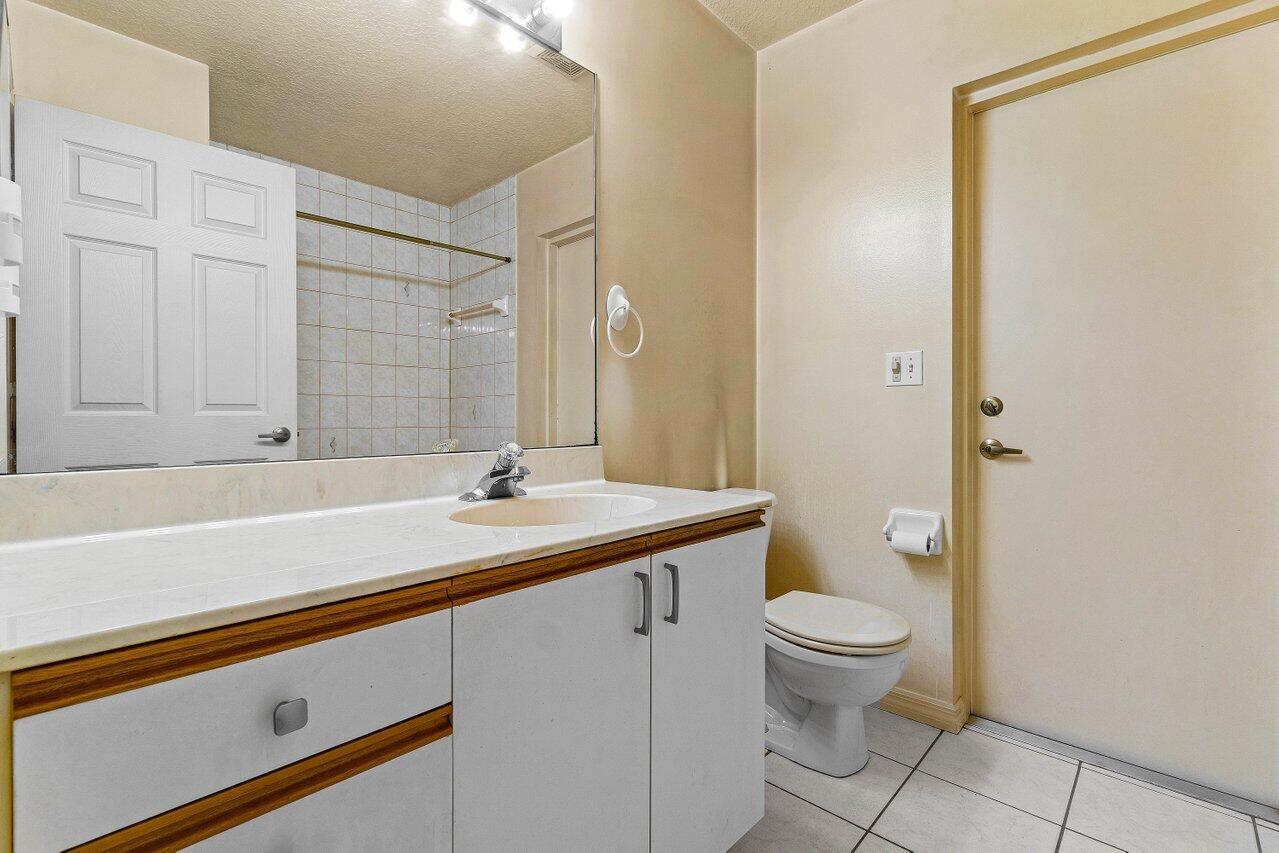 1752 SW Lexington Drive