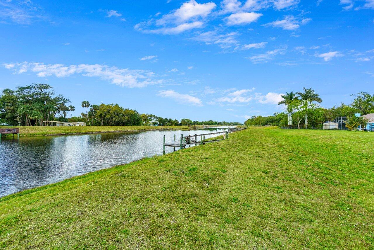 1752 SW Lexington Drive