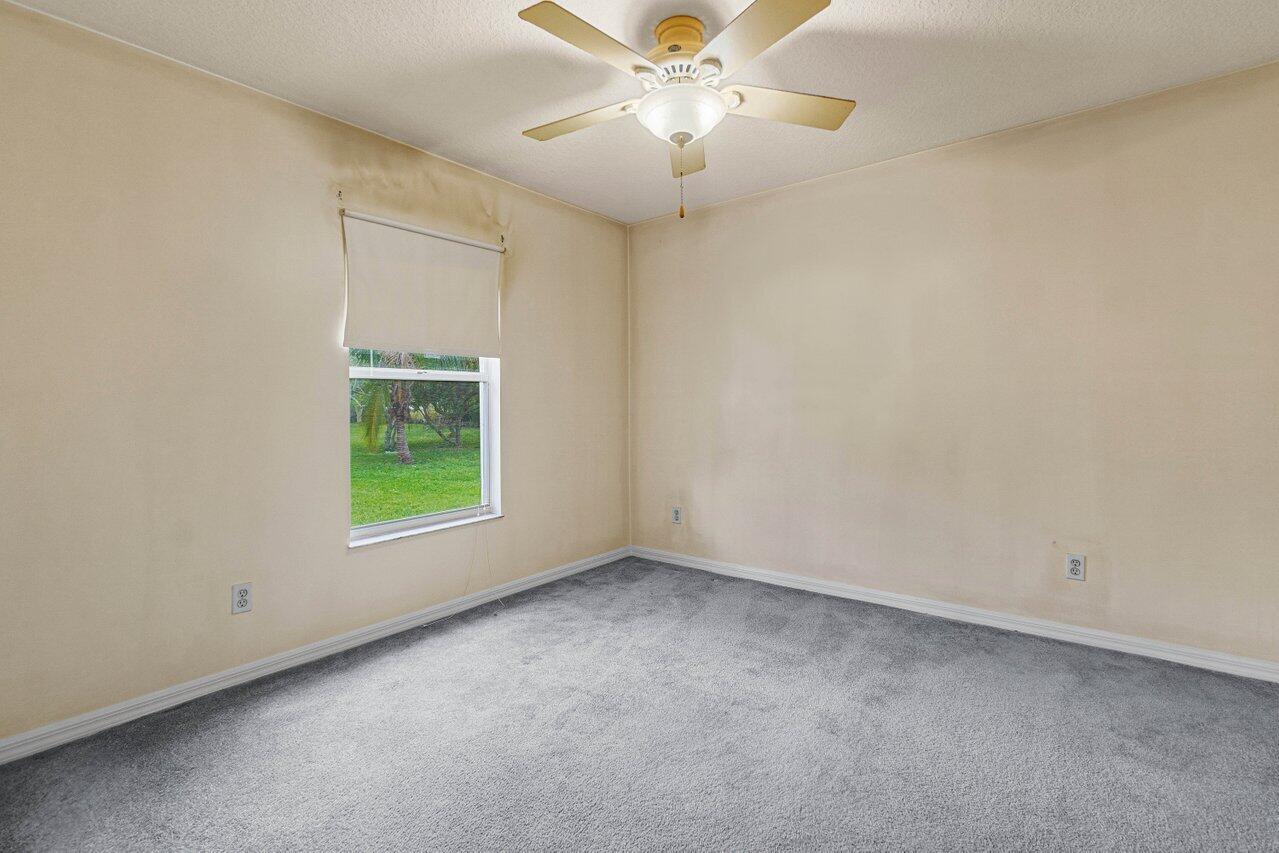 1752 SW Lexington Drive