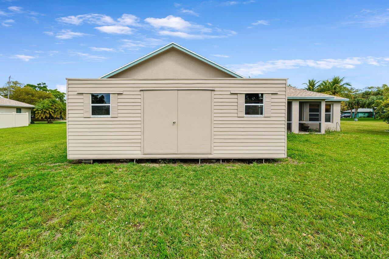 1752 SW Lexington Drive