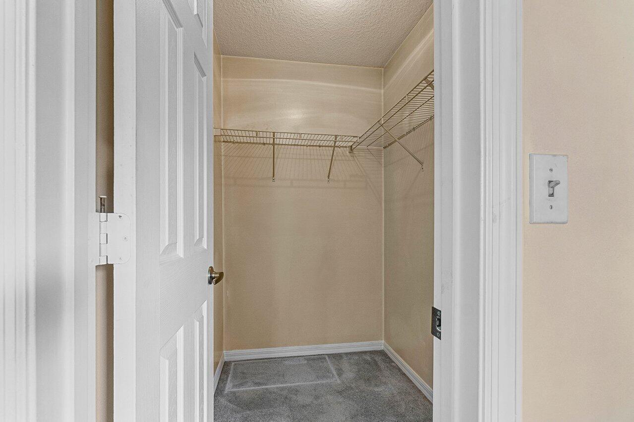 1752 SW Lexington Drive