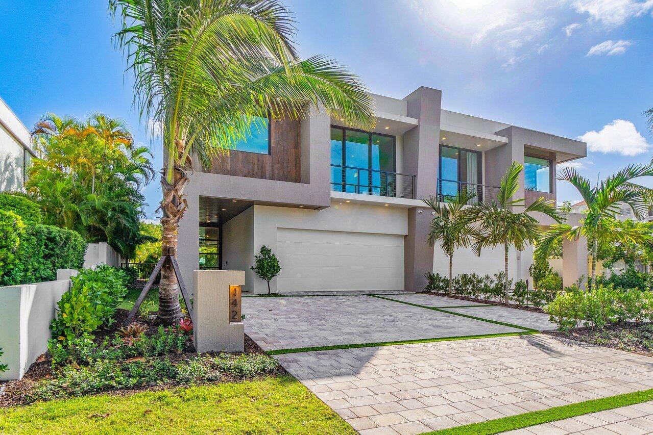 142 NE Wavecrest Way