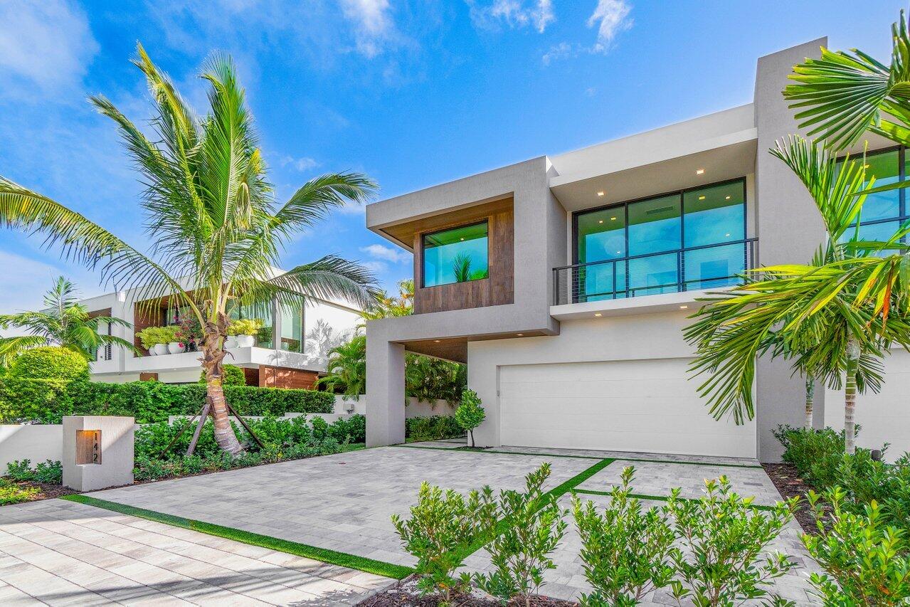 142 NE Wavecrest Way