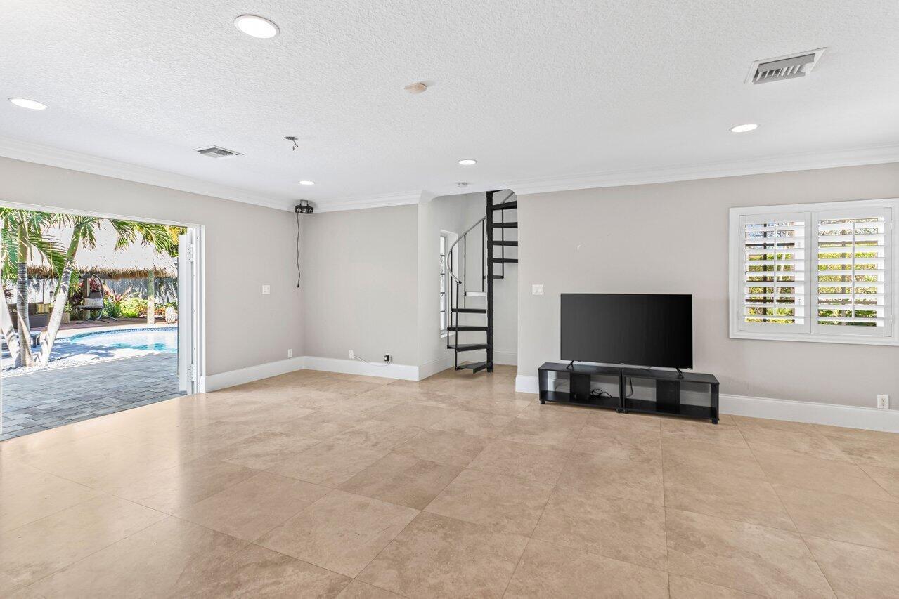 700 NW 2nd Avenue