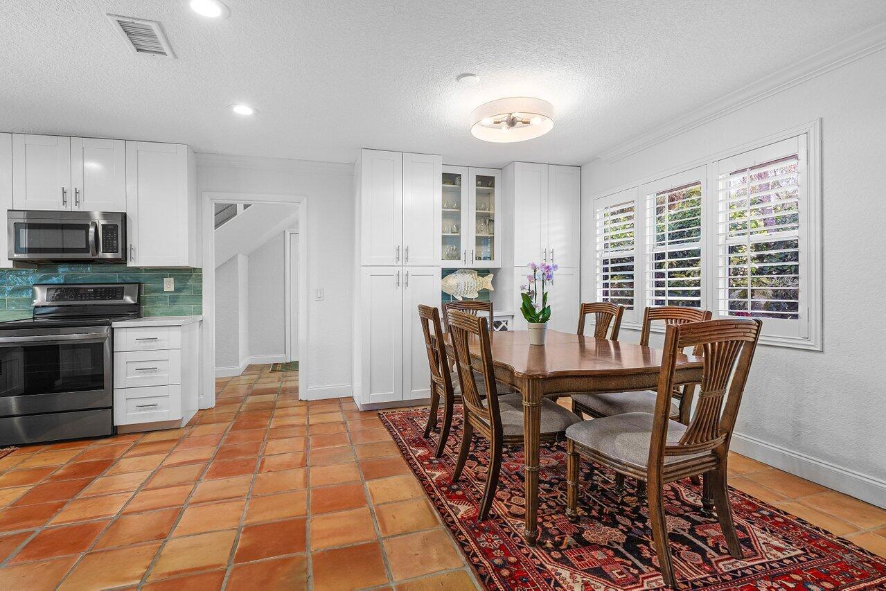 936 SW Rustic Circle