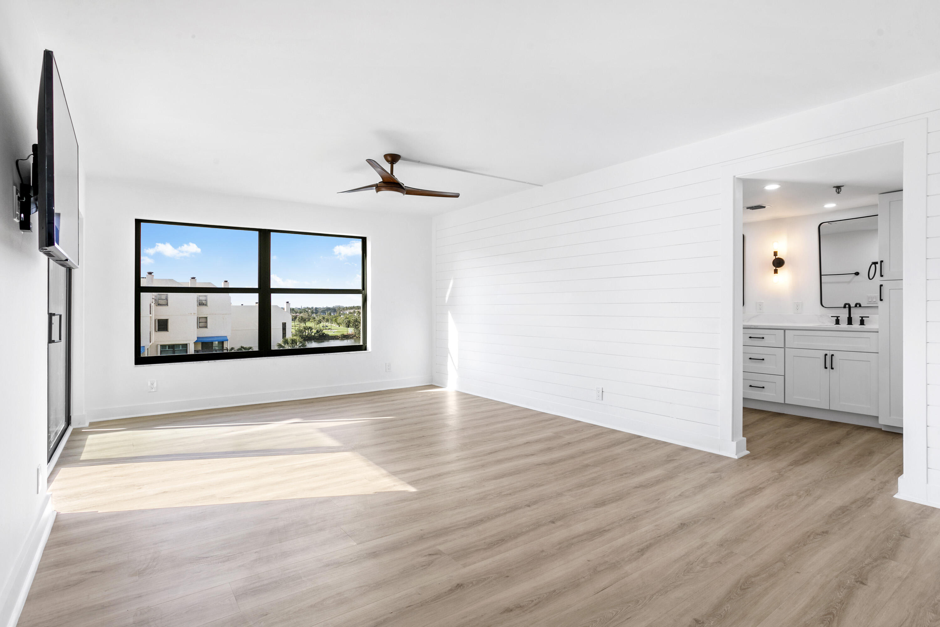 372 Golfview Road 502