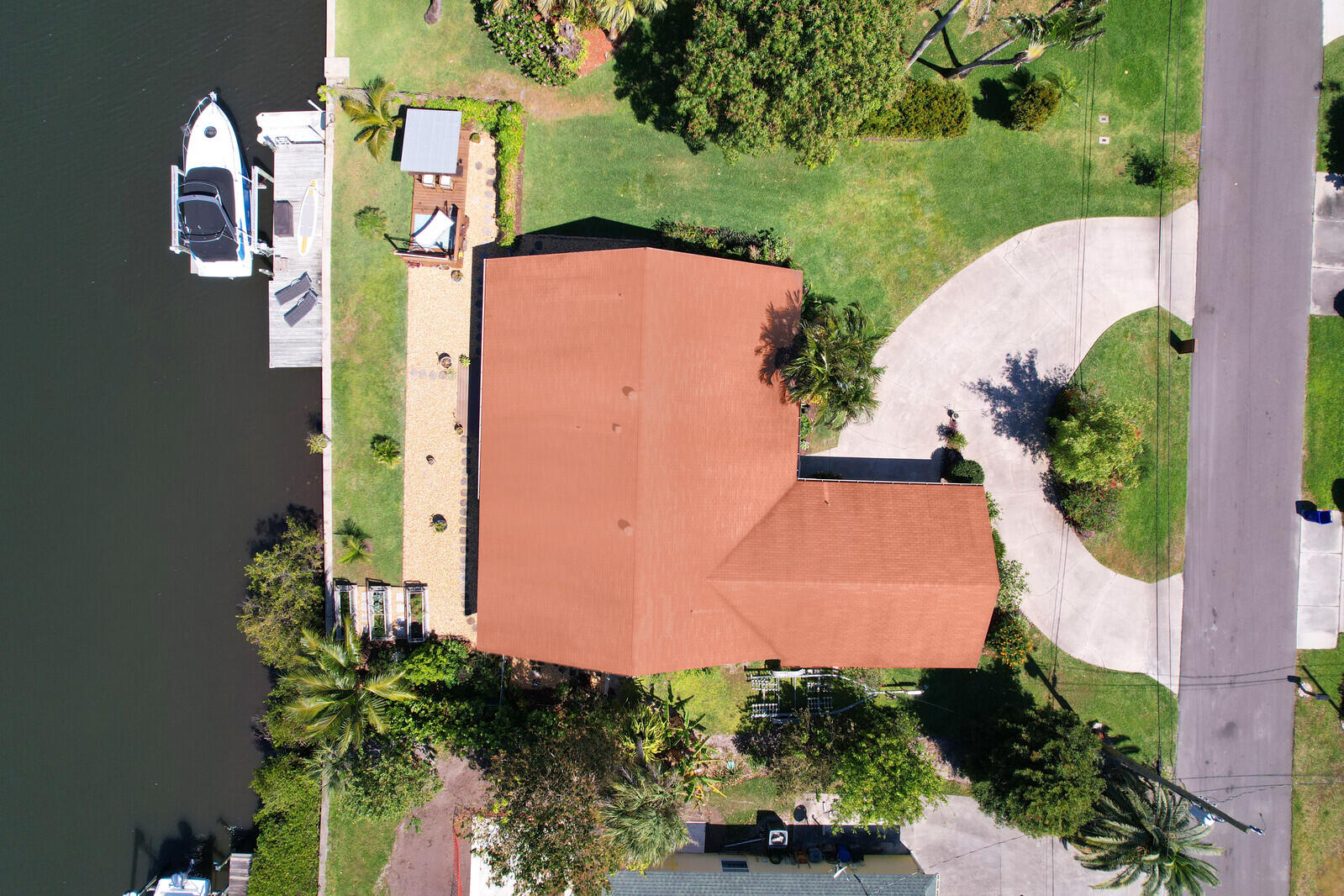 8337 SE Coconut Street