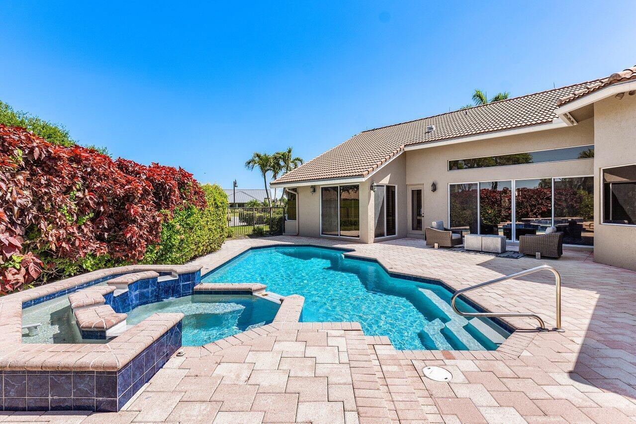 4719 Bocaire Boulevard