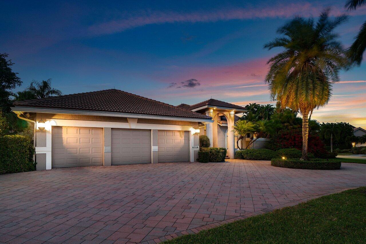 4719 Bocaire Boulevard