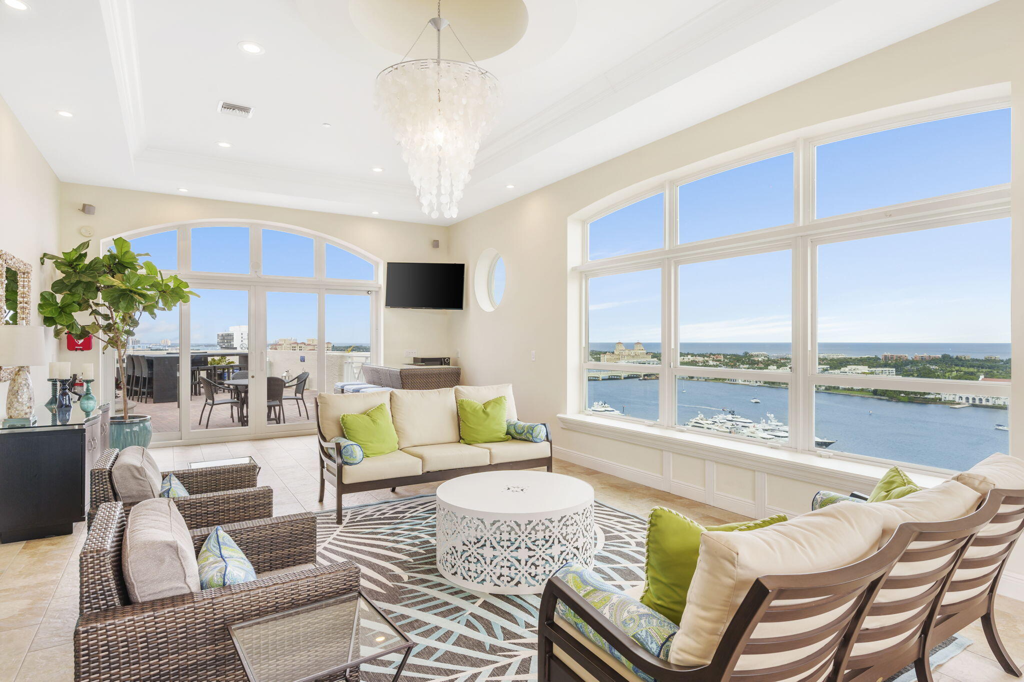 201 S Narcissus Avenue 605