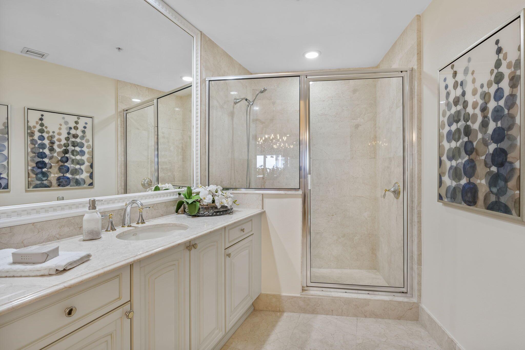 201 S Narcissus Avenue 605