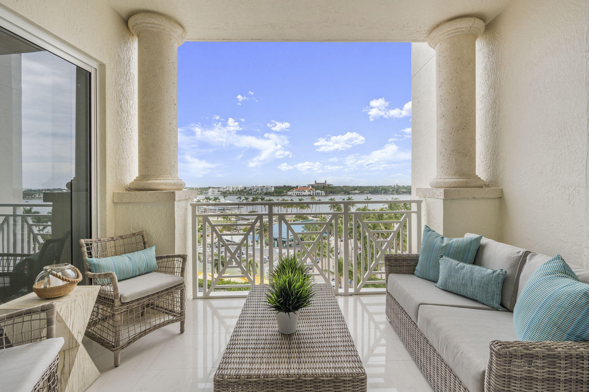 201 S Narcissus Avenue 605