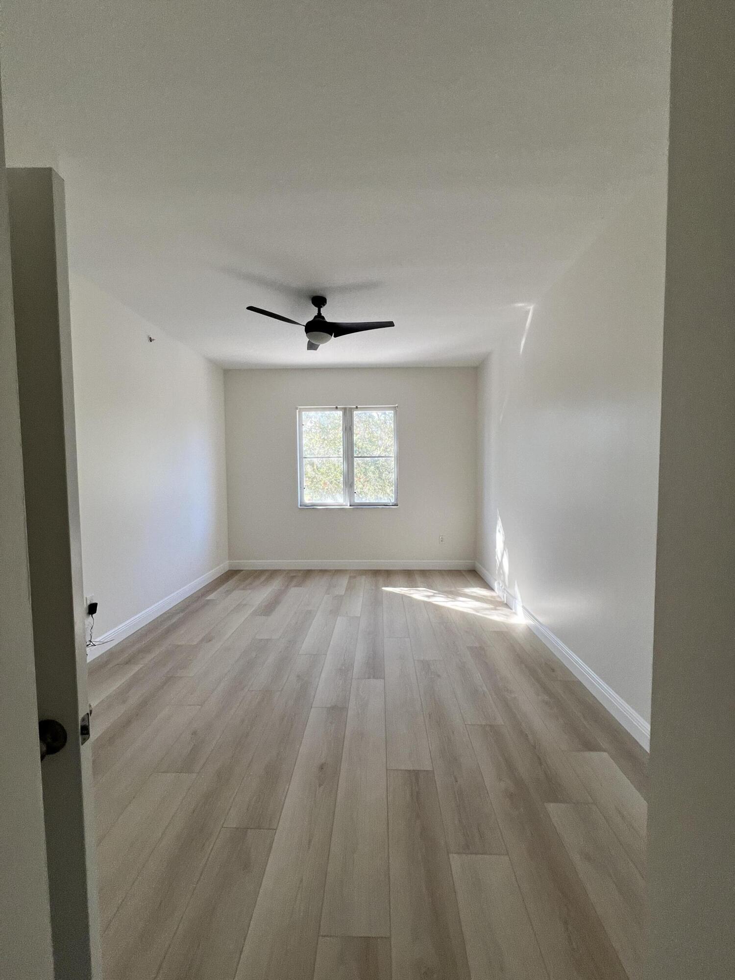 1209 Main Street 202