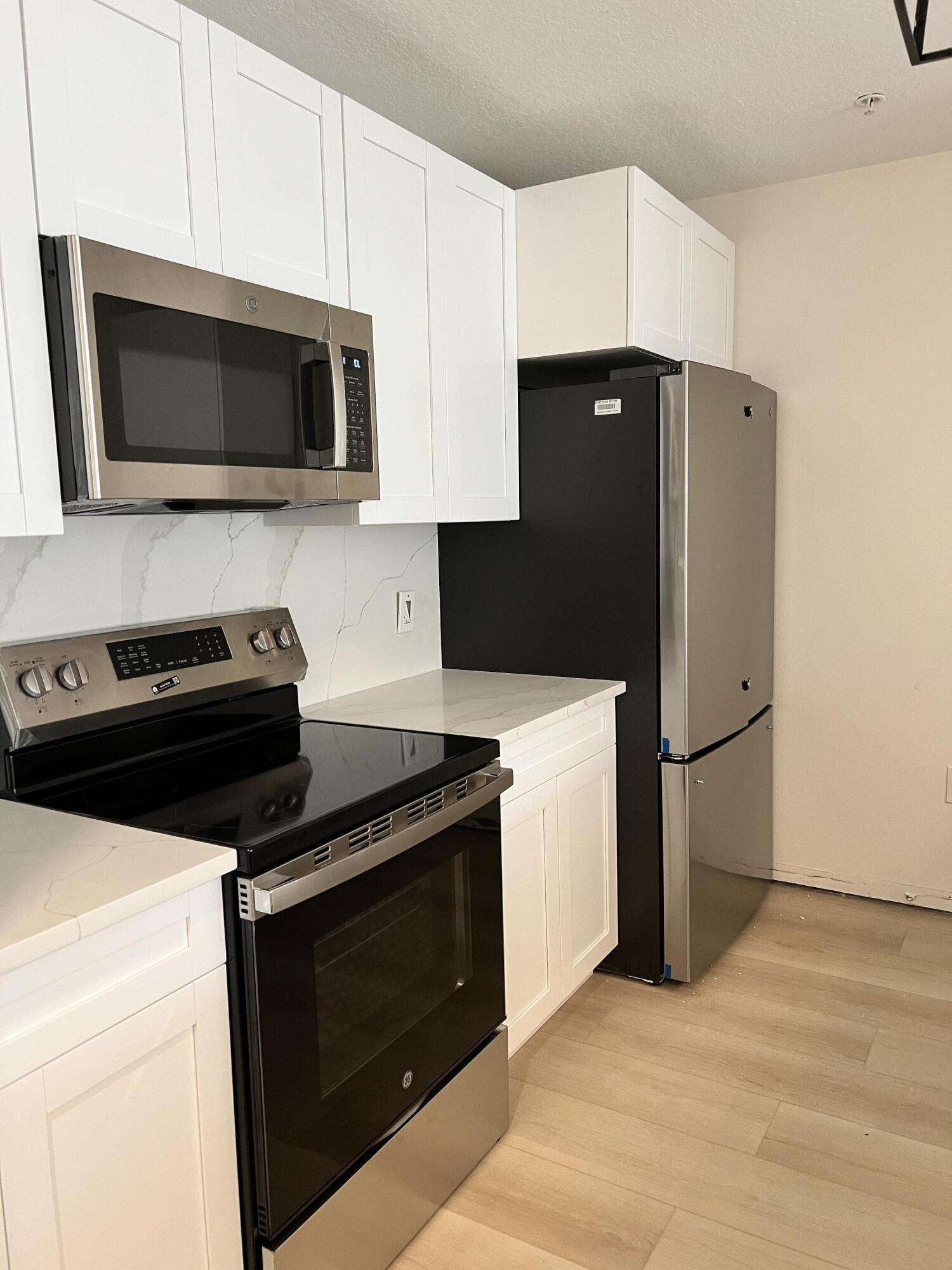 1209 Main Street 202