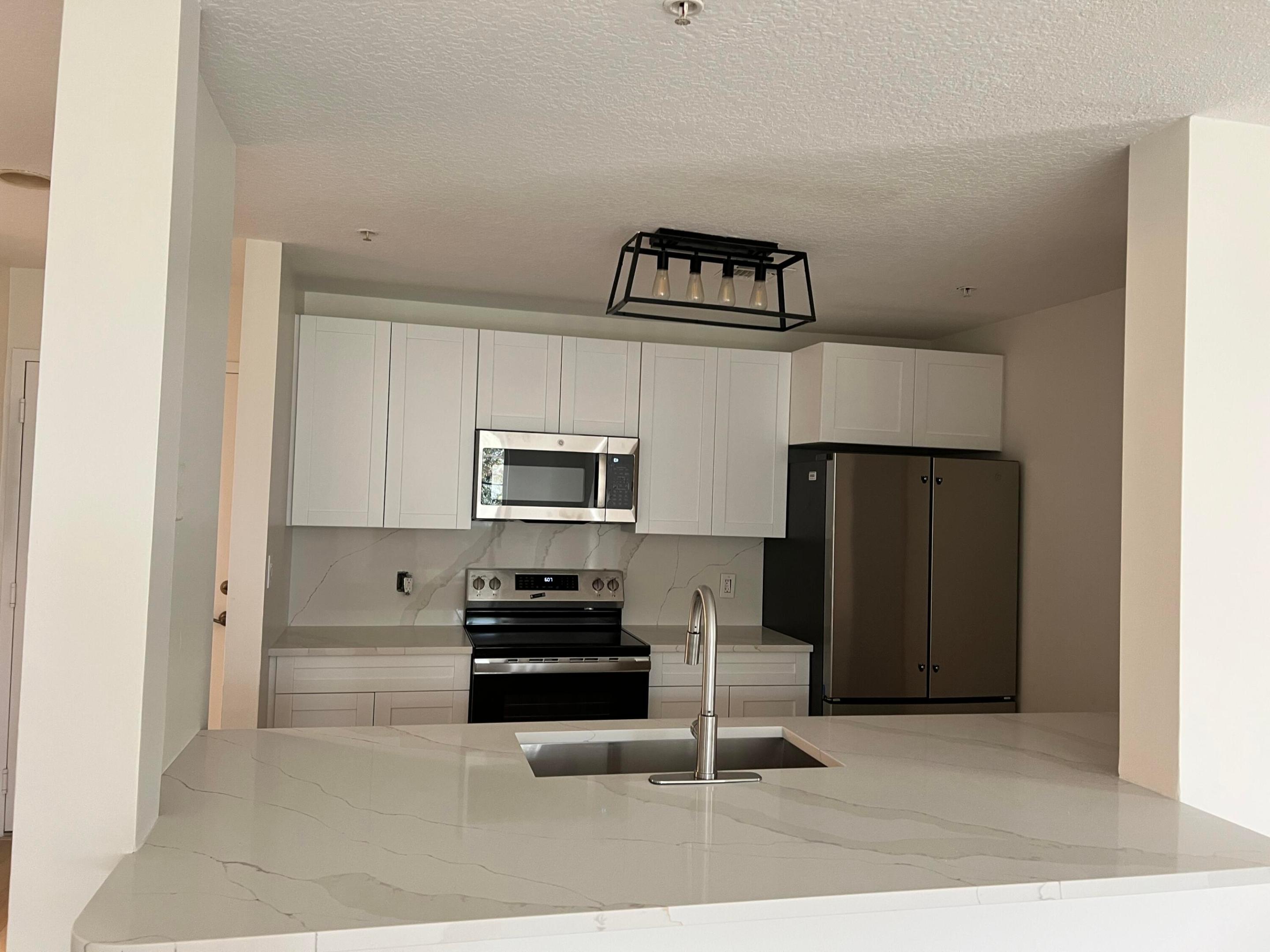 1209 Main Street 202