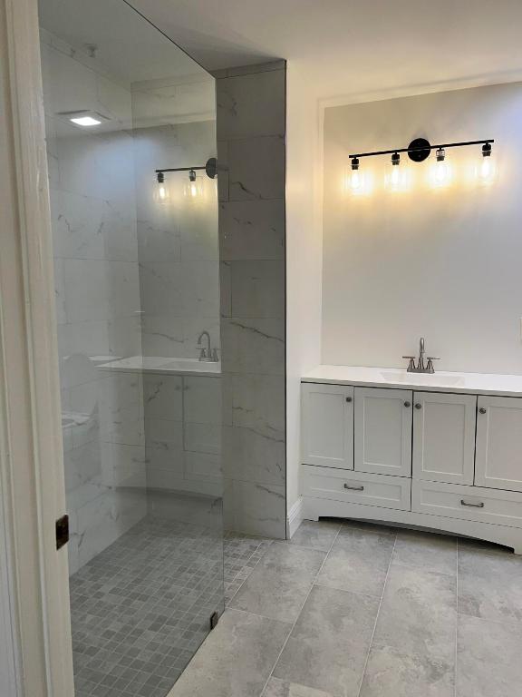 1209 Main Street 202