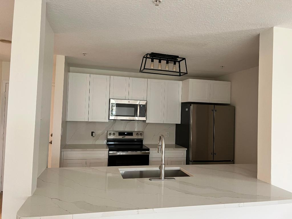 1209 Main Street 202