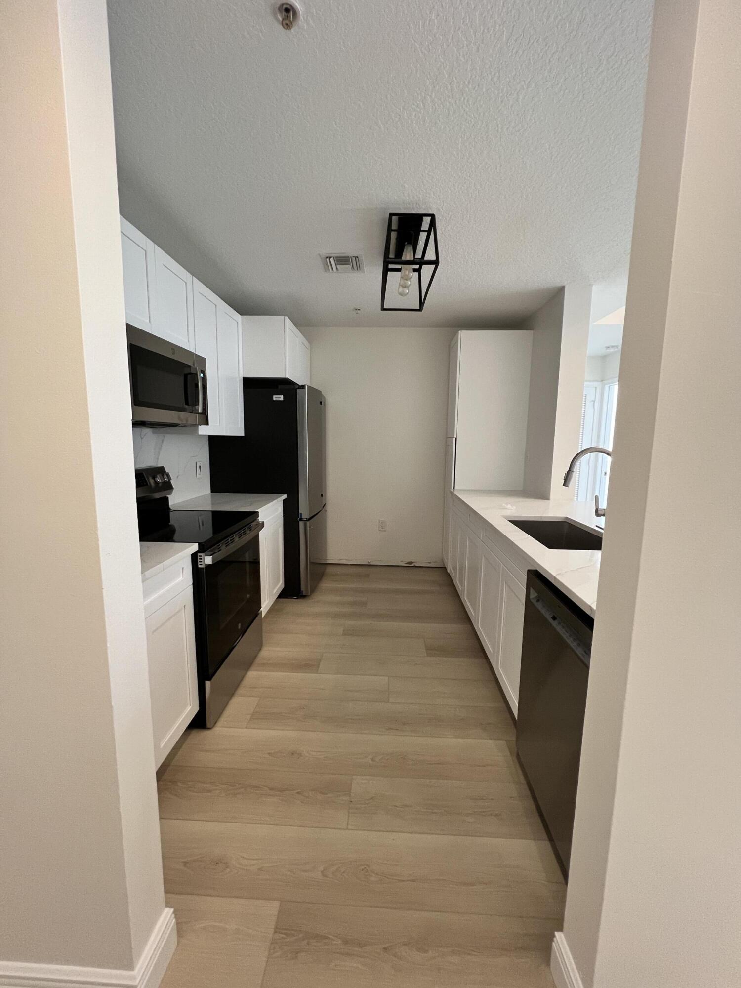 1209 Main Street 202