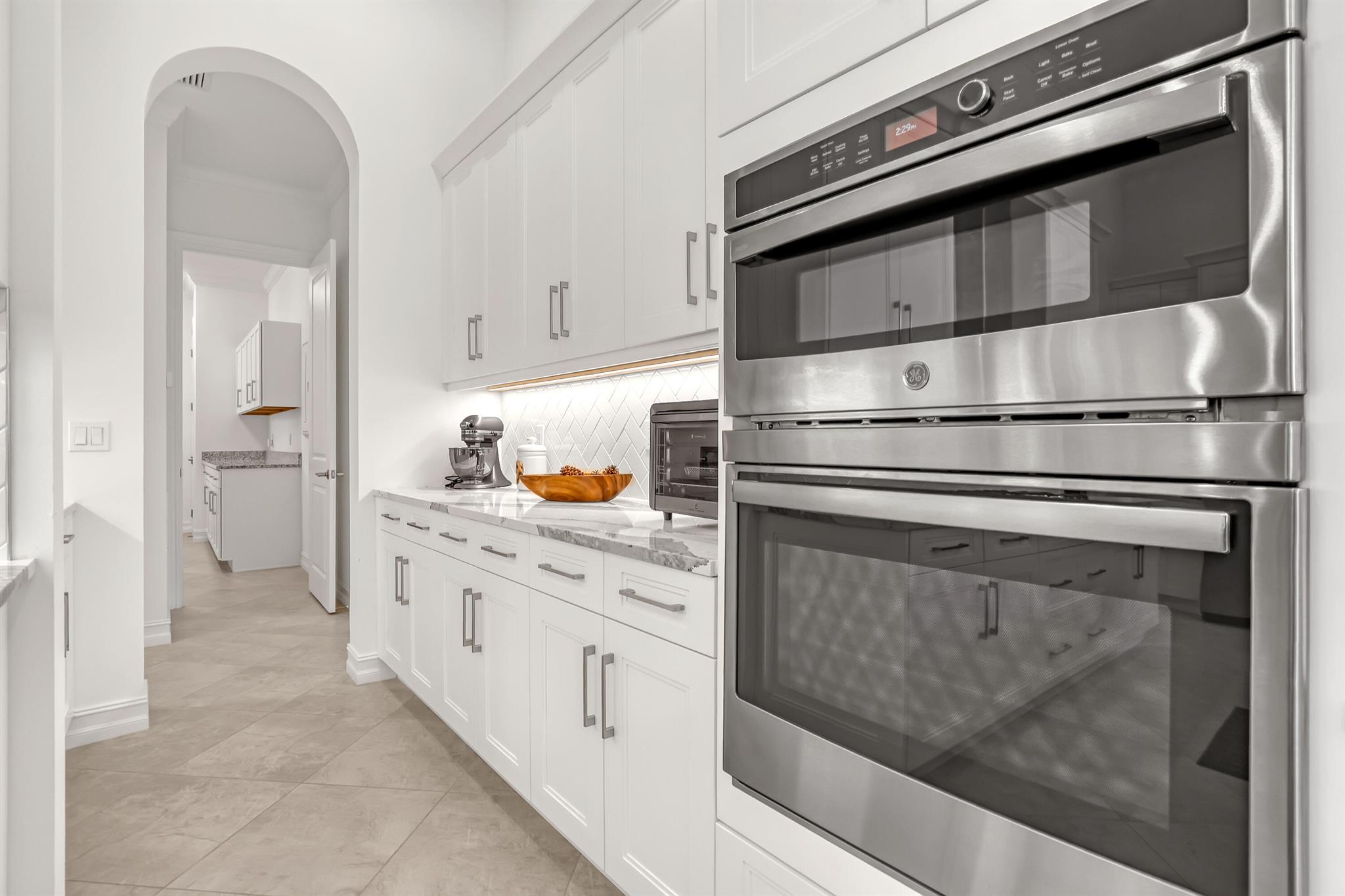 3318 SW Loriope Loop