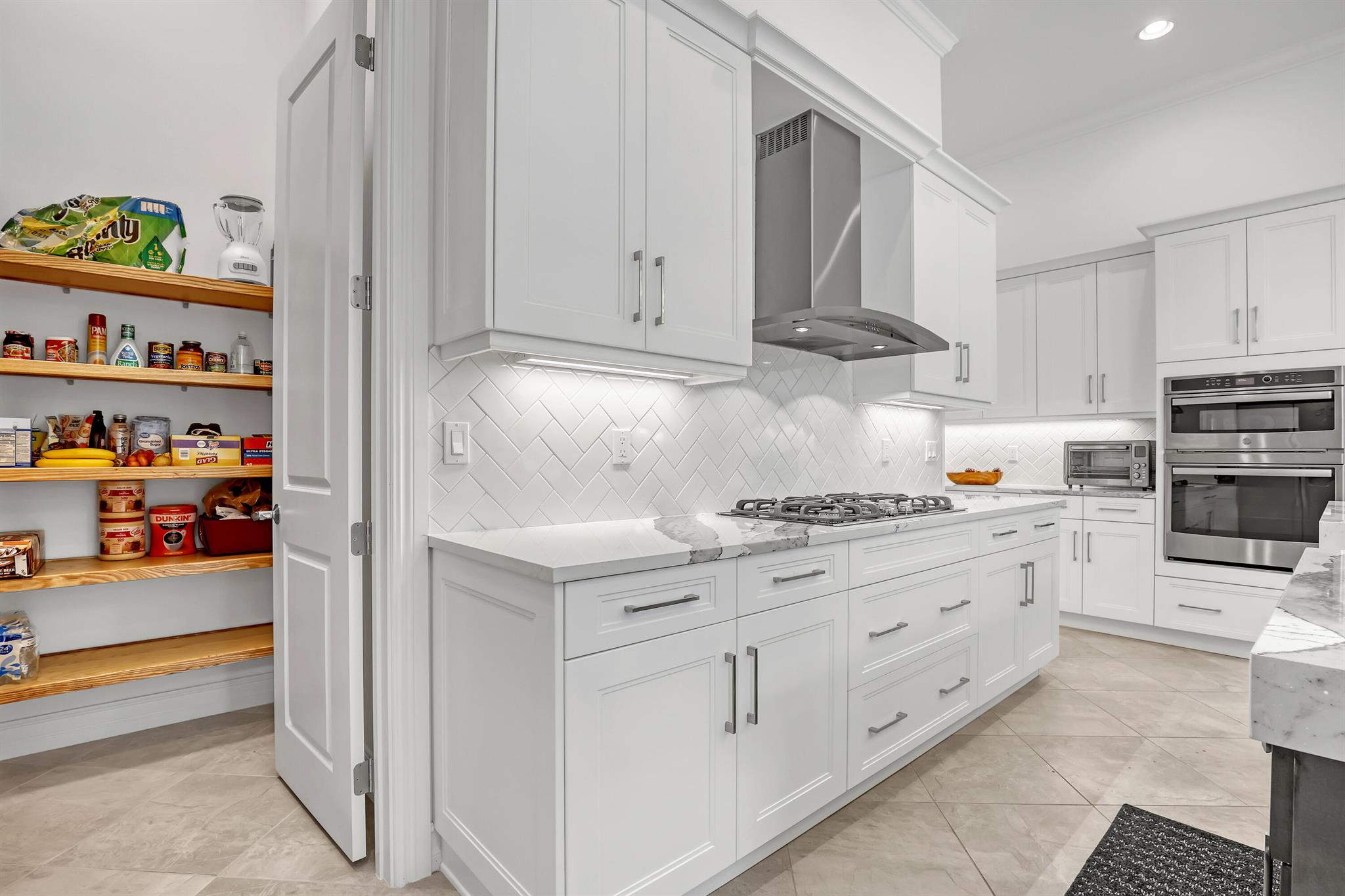 3318 SW Loriope Loop