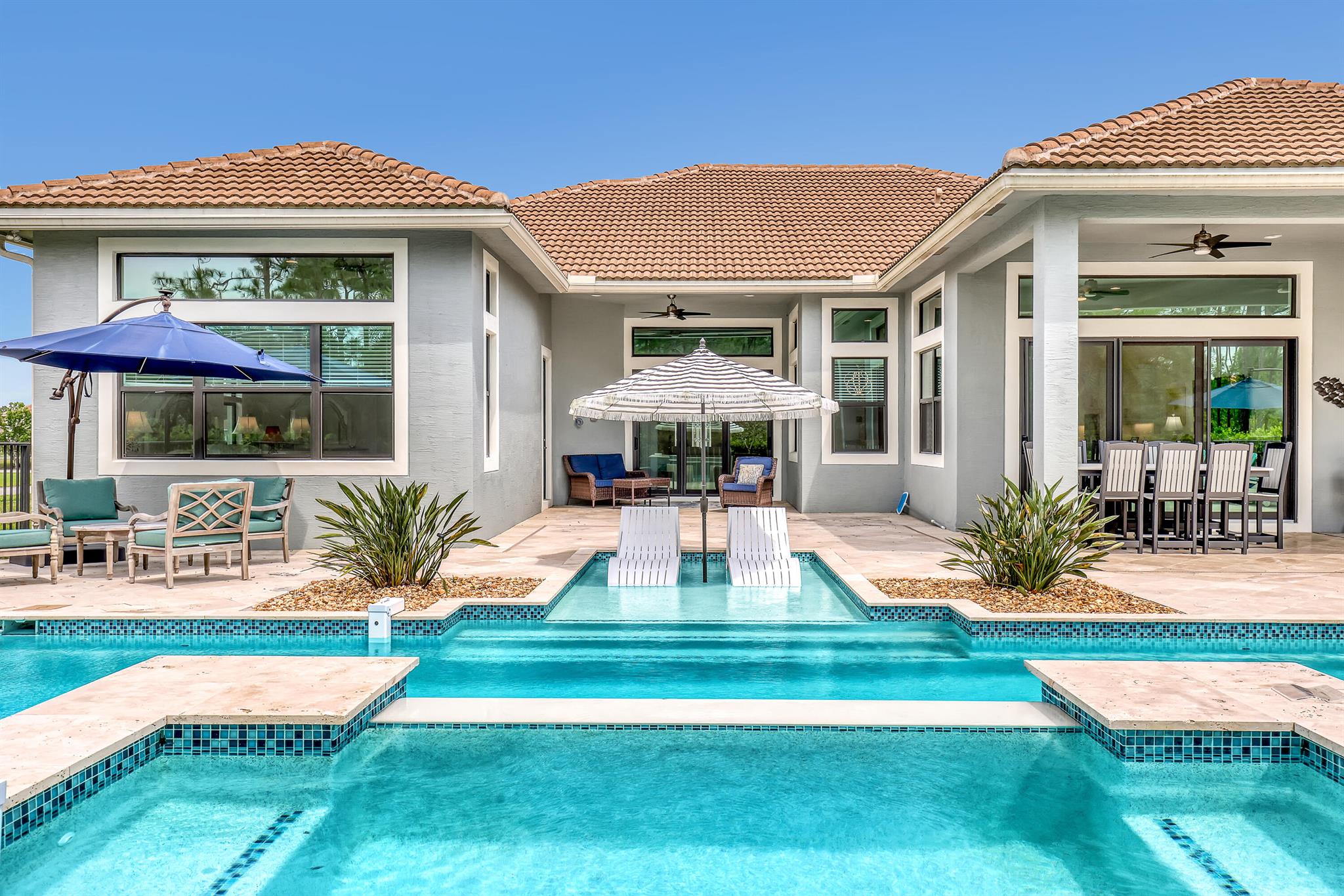 3318 SW Loriope Loop