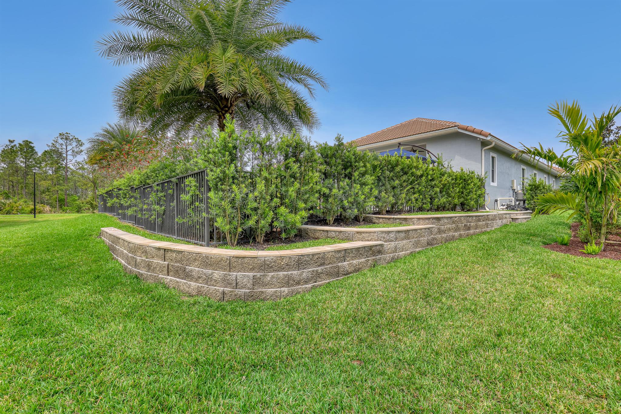 3318 SW Loriope Loop