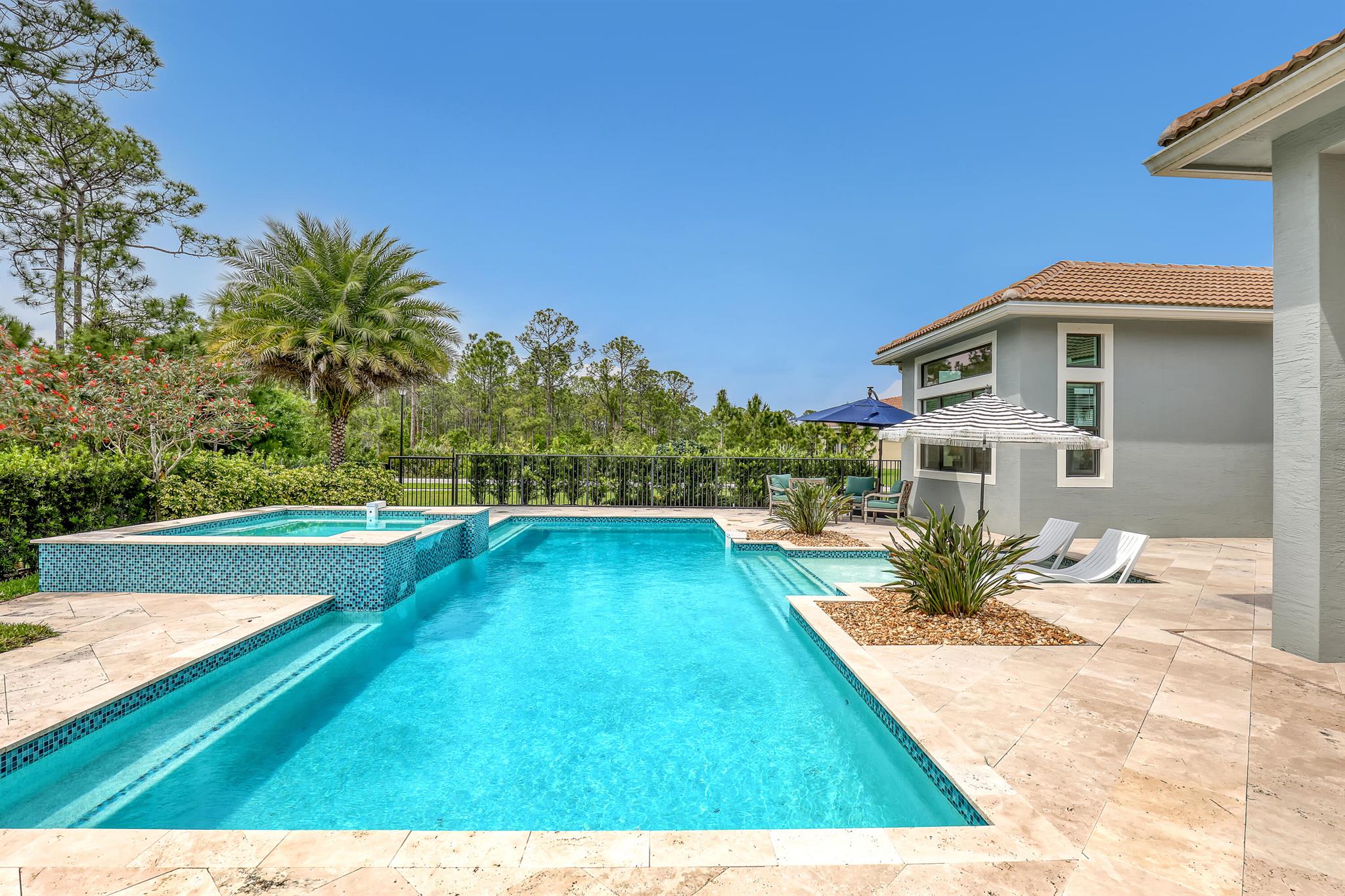 3318 SW Loriope Loop