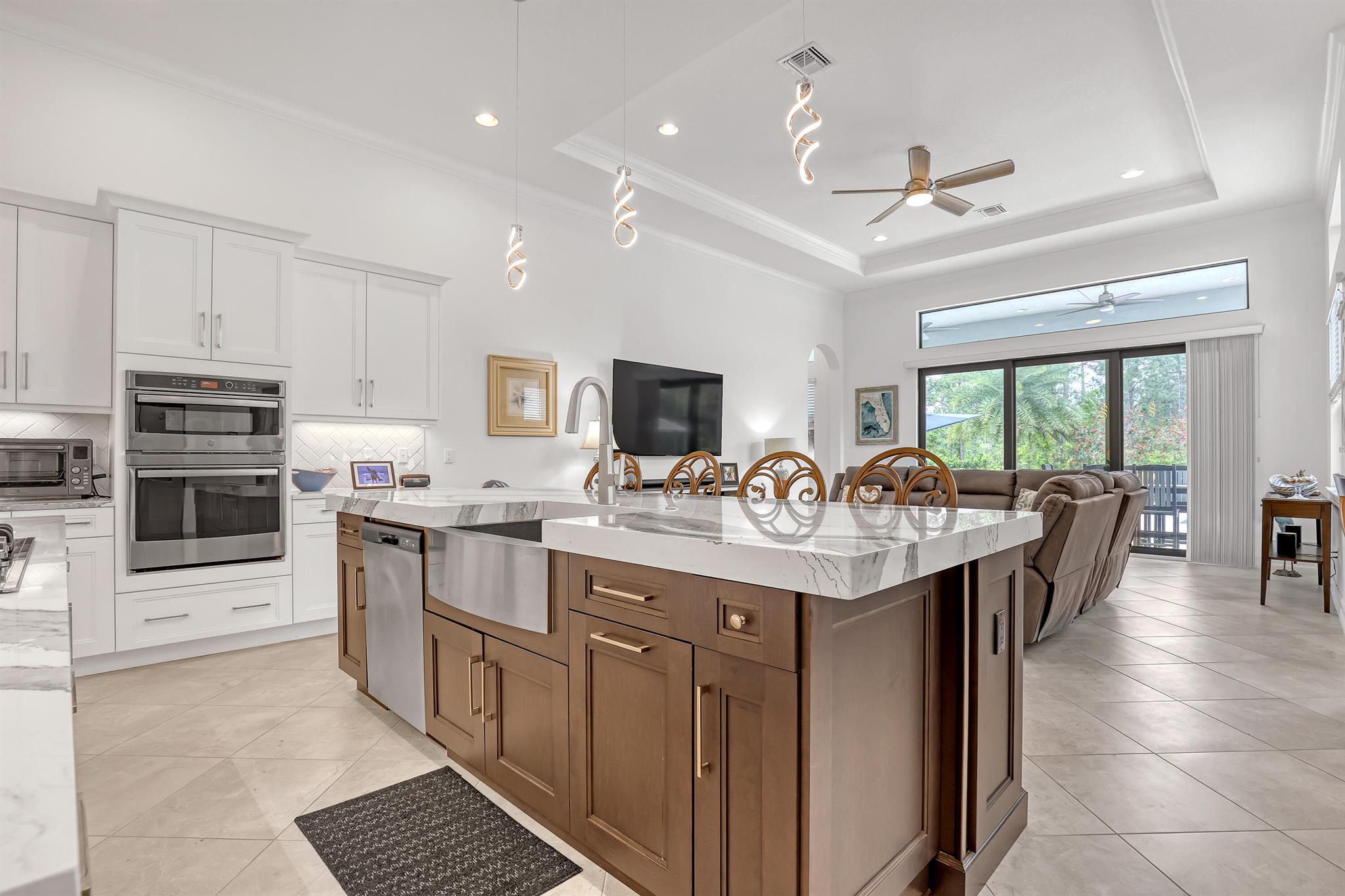 3318 SW Loriope Loop