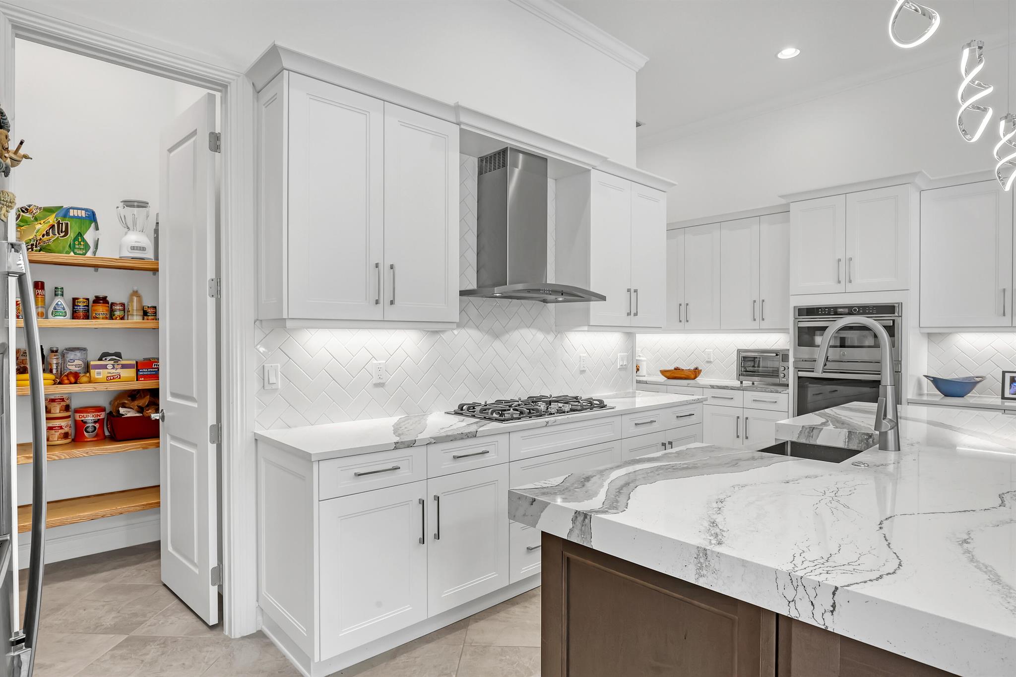 3318 SW Loriope Loop