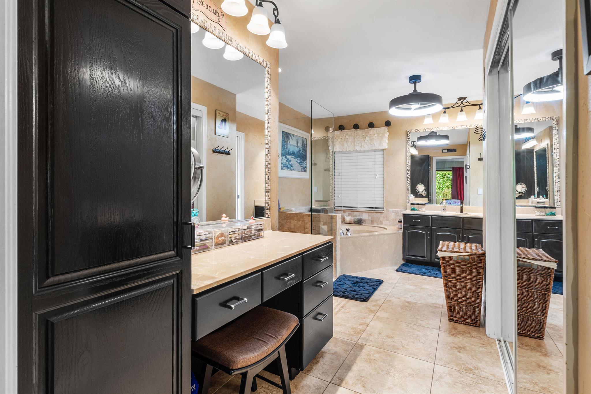 1607 Farmington Avenue