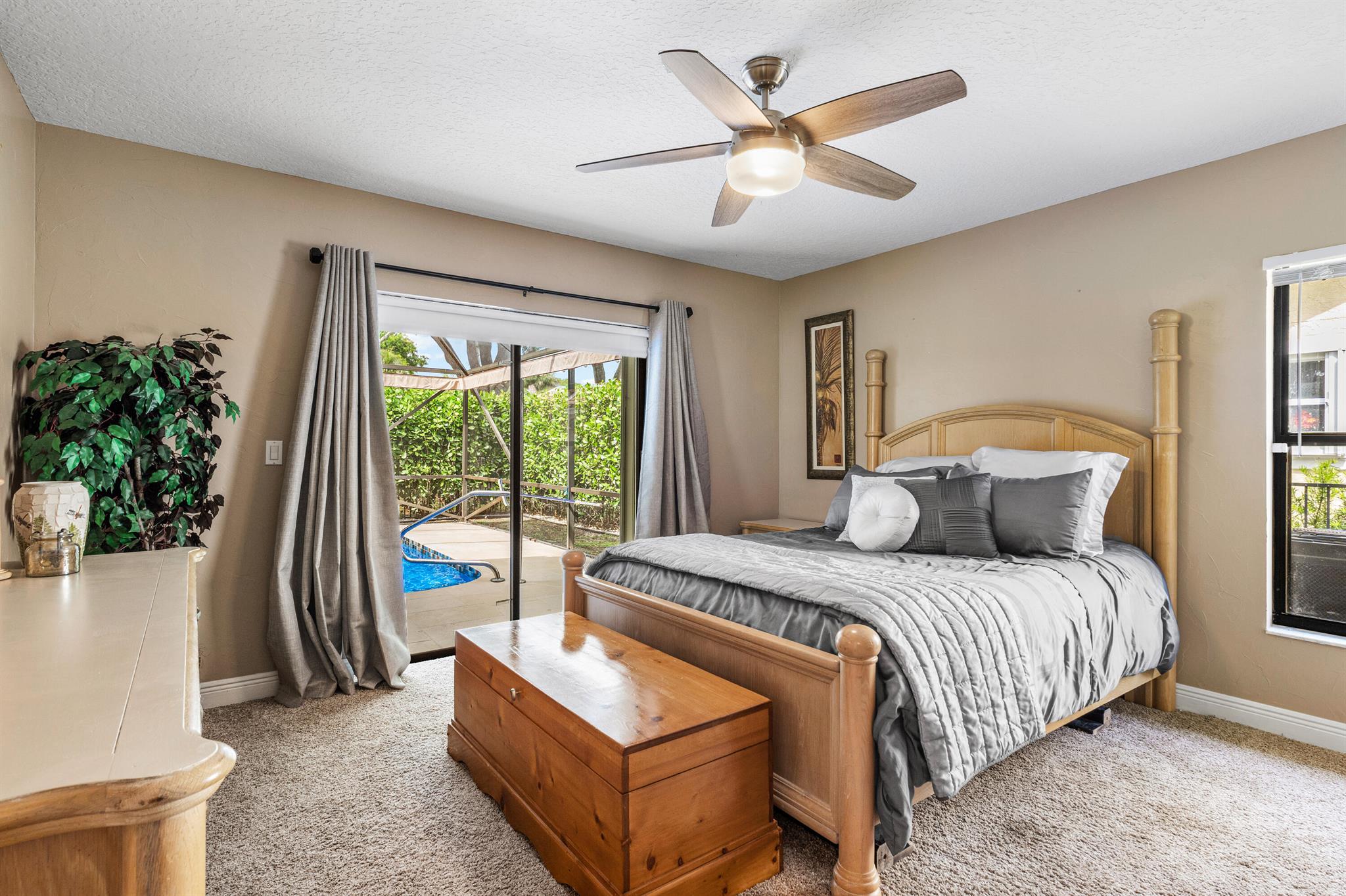 1607 Farmington Avenue