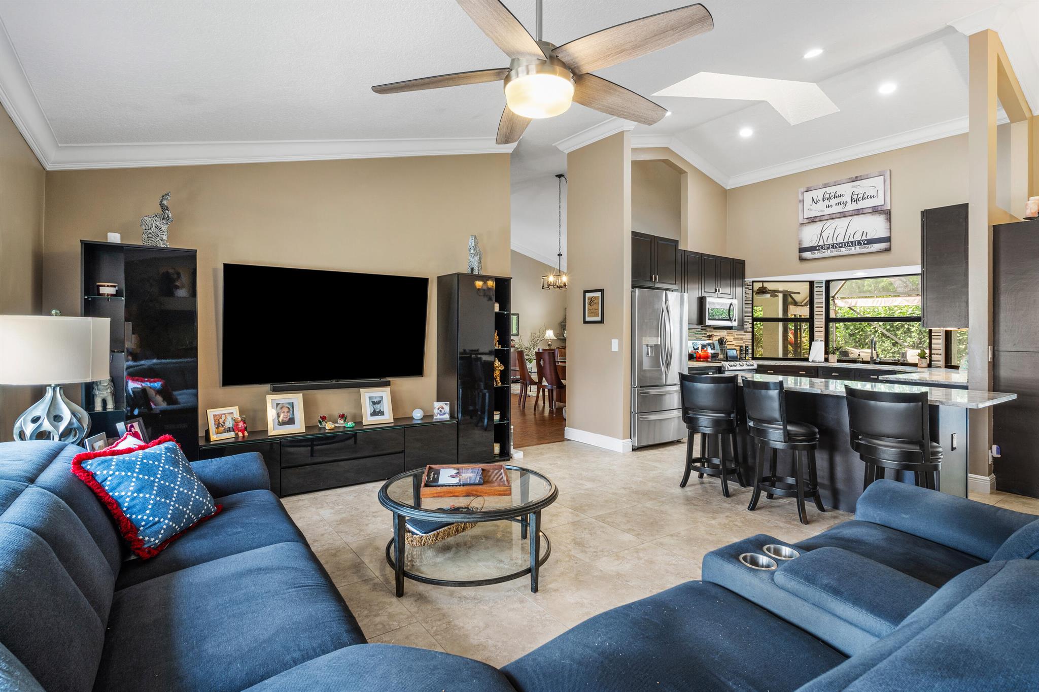 1607 Farmington Avenue