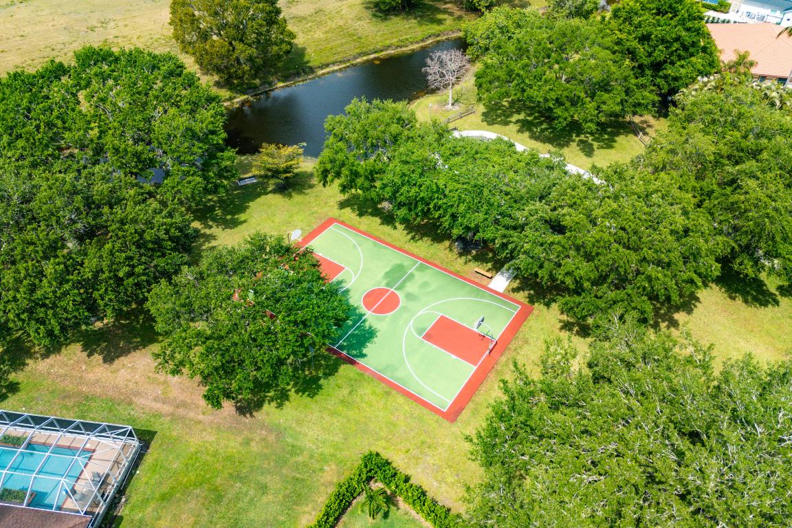 1607 Farmington Avenue